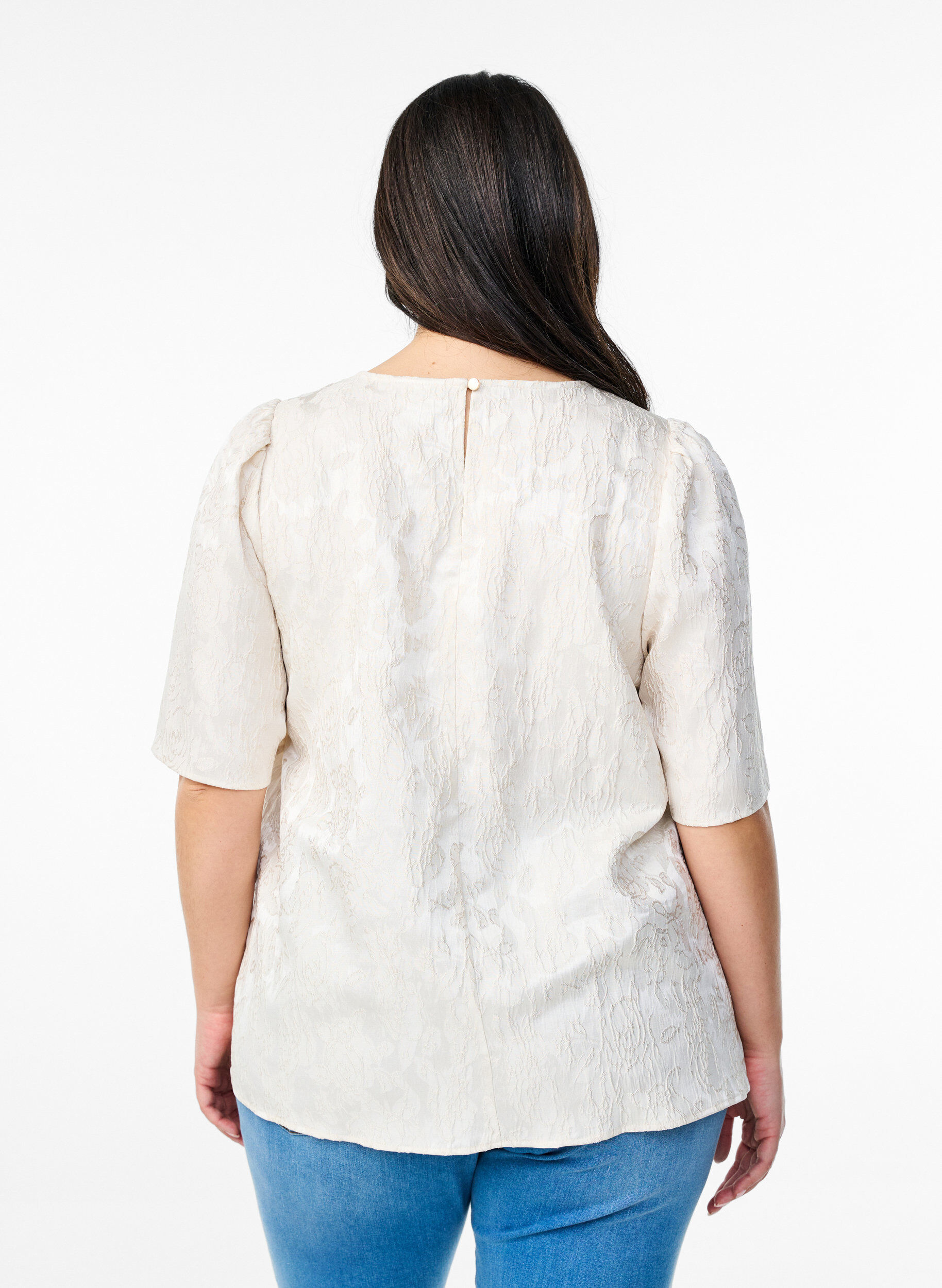 Zizzi Bluse mit Jacquardmuster und Puff&auml;rmeln, Vanille, Model image number 2