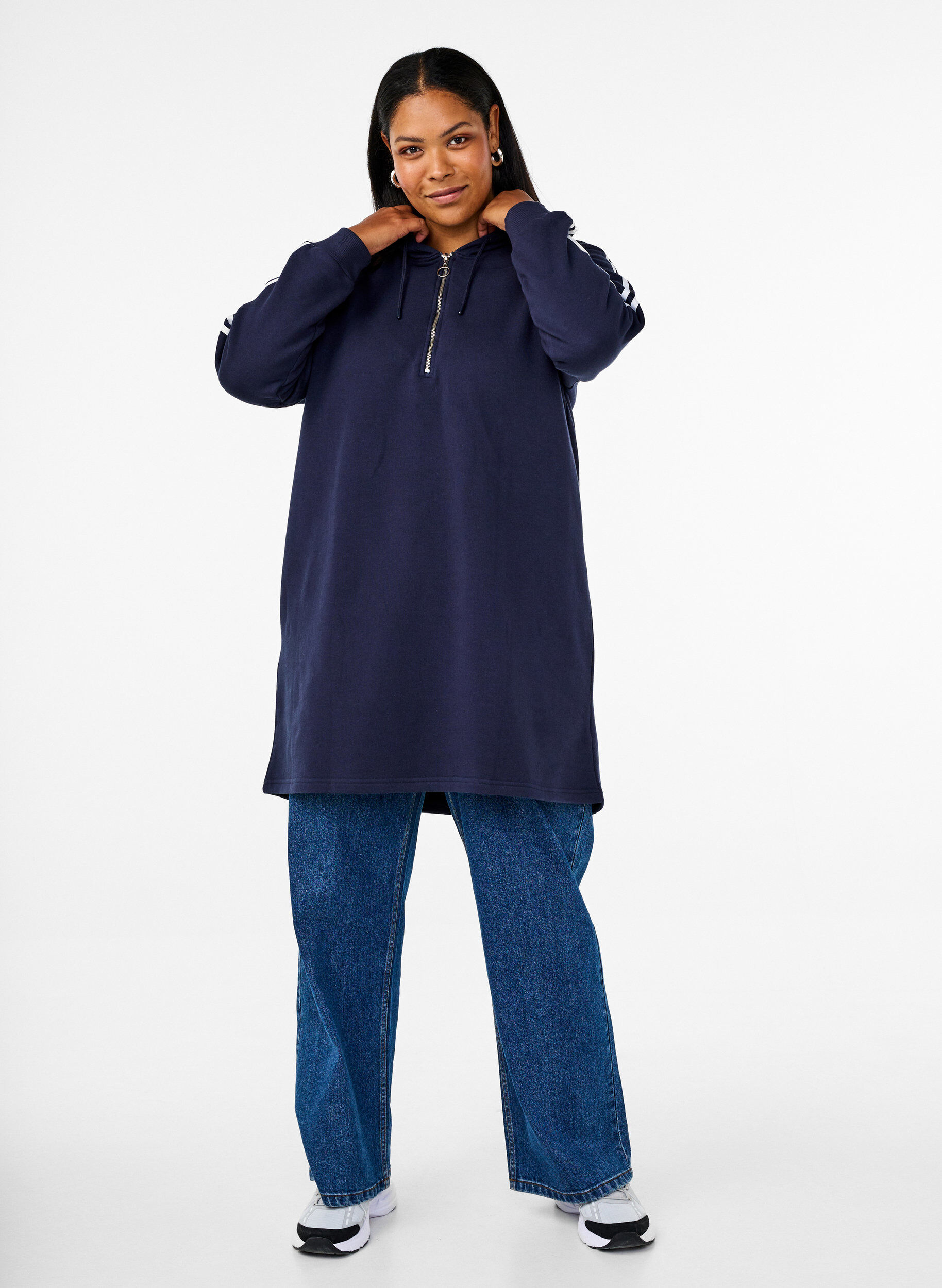 Zizzi Sweatshirtkleid mit Kapuze und langen &Auml;rmeln, Navy Blazer, Model image number 2