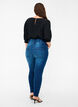 Super Slim Bea Jeans mit hoher Taille, Blau, Model image number 1