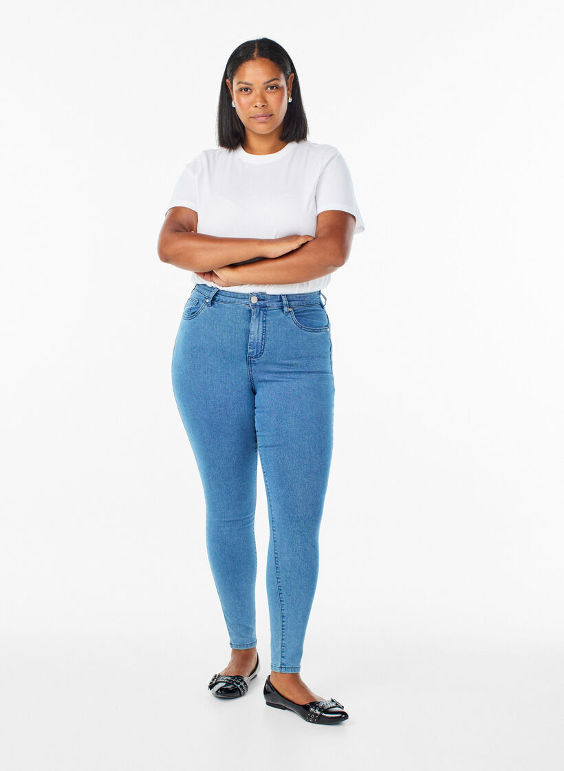 Amy Super Slim Fit Jeans mit hoher Taille, Blau, Model image number 0