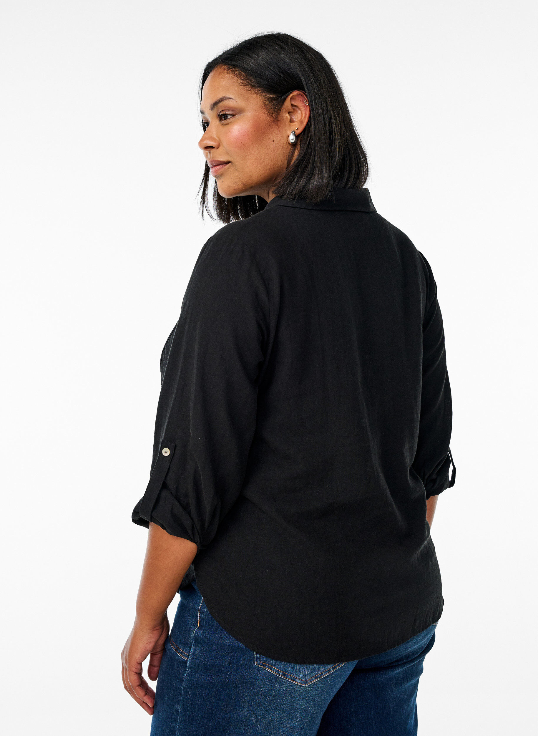 Zizzi Bluse aus Leinen und Viskose mit 3/4-&Auml;rmeln, Schwarz, Model image number 2