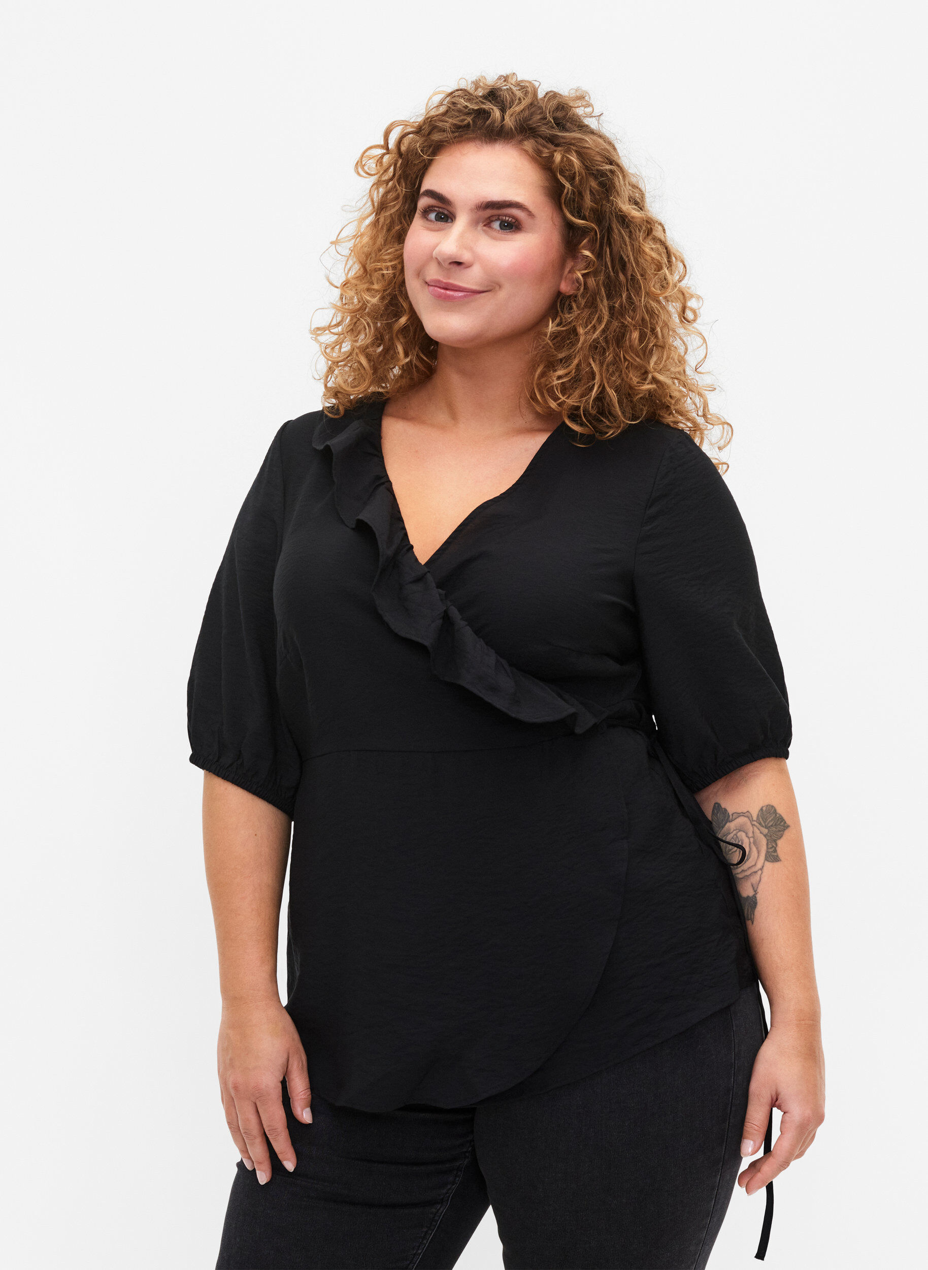 Zizzi Wickelbluse aus Viskose mit halblangen &Auml;rmeln, Black, Model image number 0
