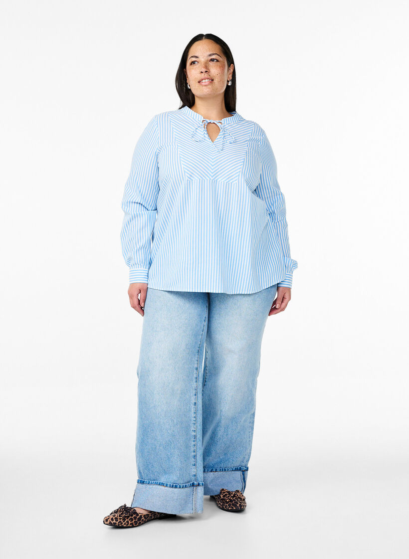 Gestreifte Bluse mit Bindedetail, Blau, Model image number 1