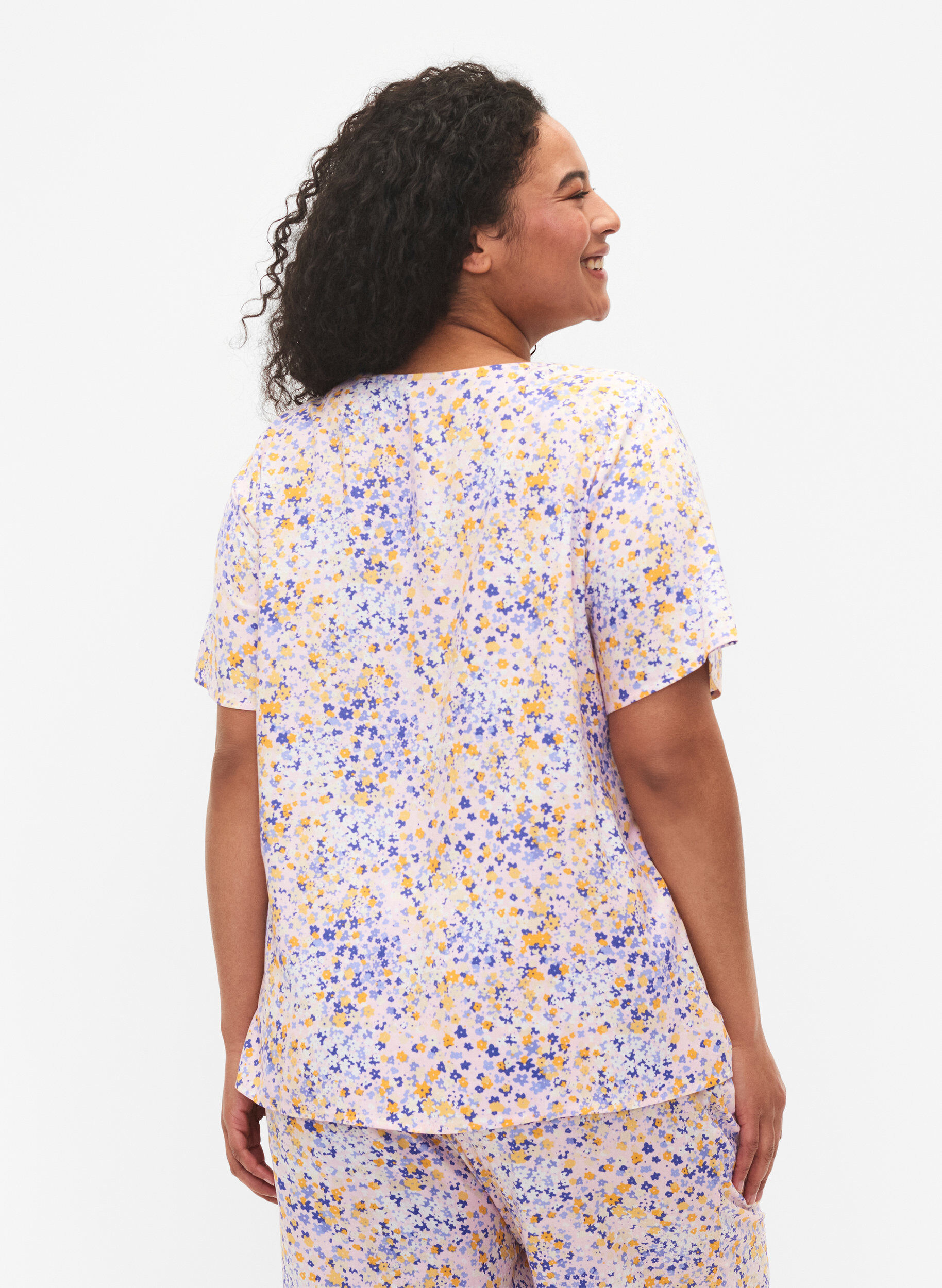 Zizzi Bedrucktes Pyjama-Oberteil aus Viskose, Rot, Model image number 2