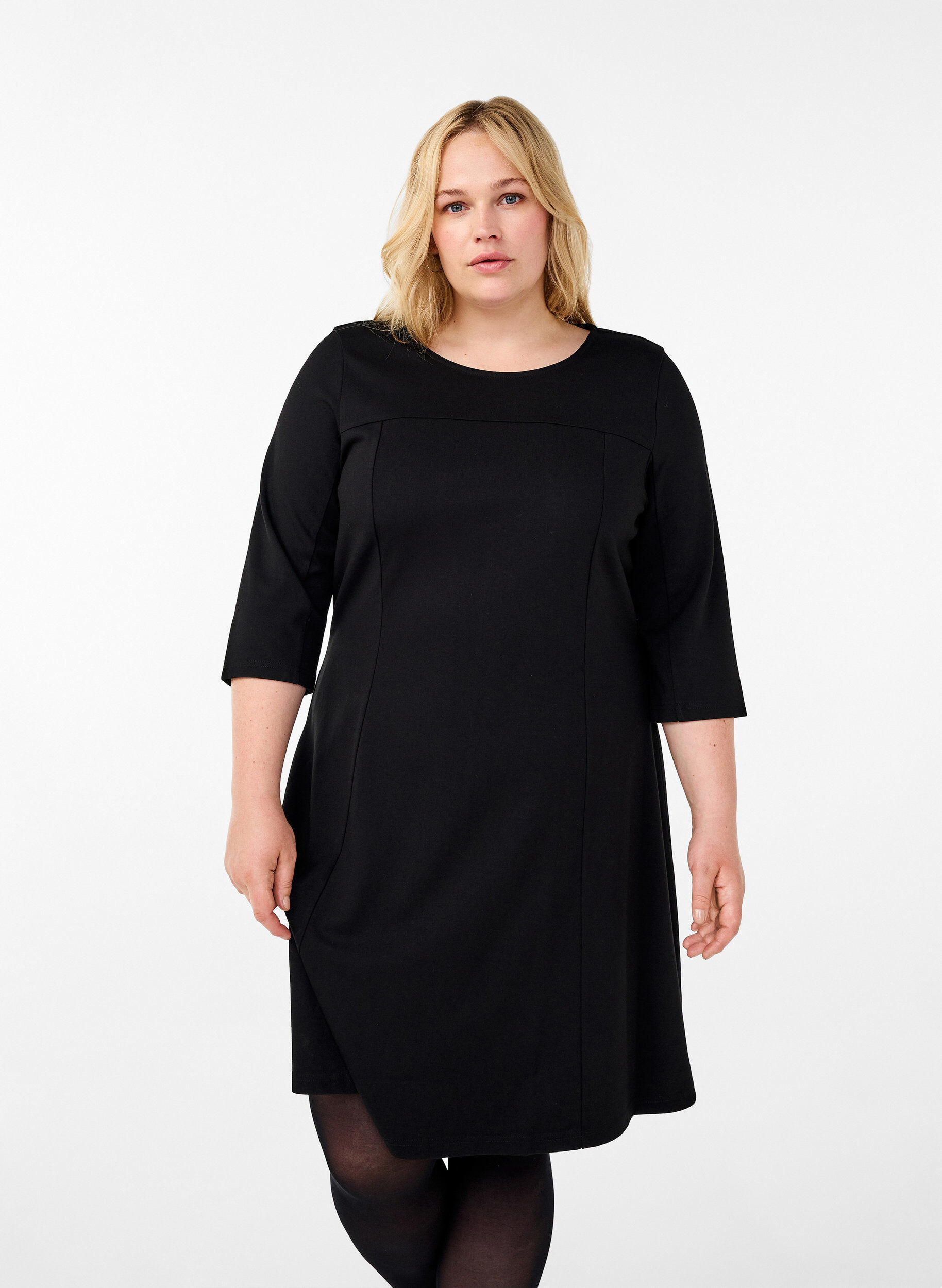 A-f&ouml;rmiges Kleid mit 3/4-&Auml;rmeln, Schwarz, Model