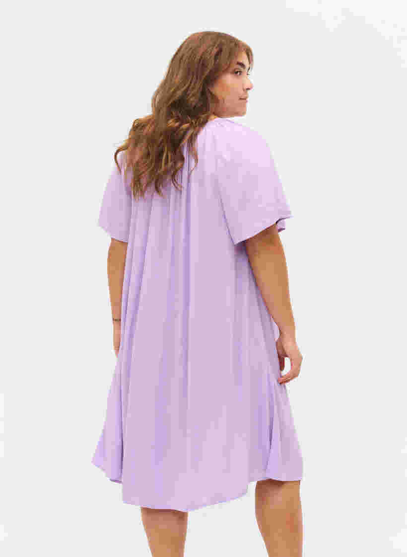 Kurzärmeliges Kleid aus Viskose, Lavendula, Model image number 1