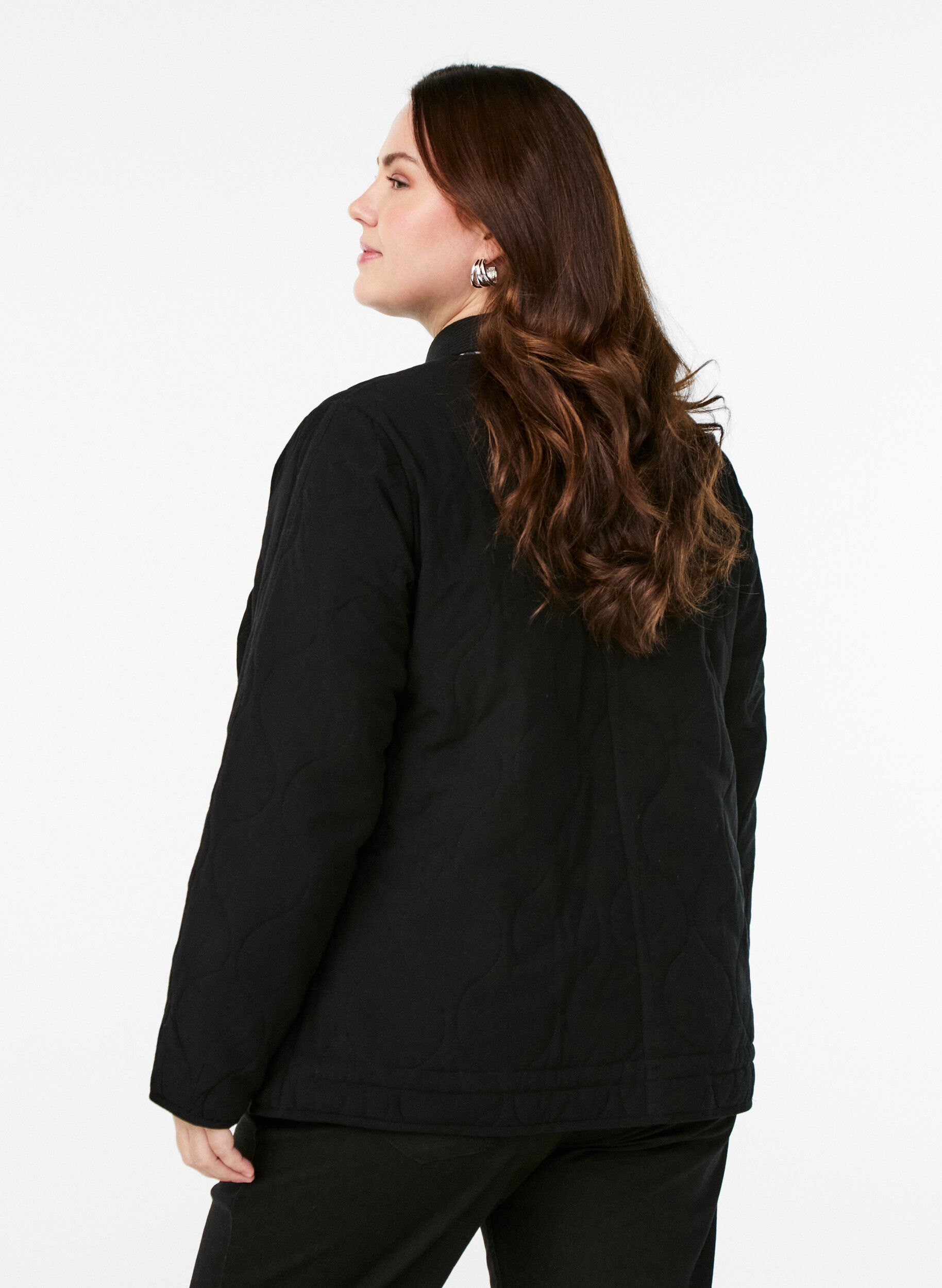 Zizzi Steppjacke mit Kn&ouml;pfen und Taschen, Schwarz, Model image number 2