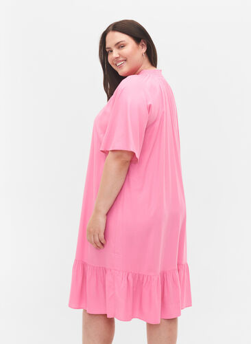 Kurzärmeliges Viskosekleid mit V-Ausschnitt, Aurora Pink, Model image number 1
