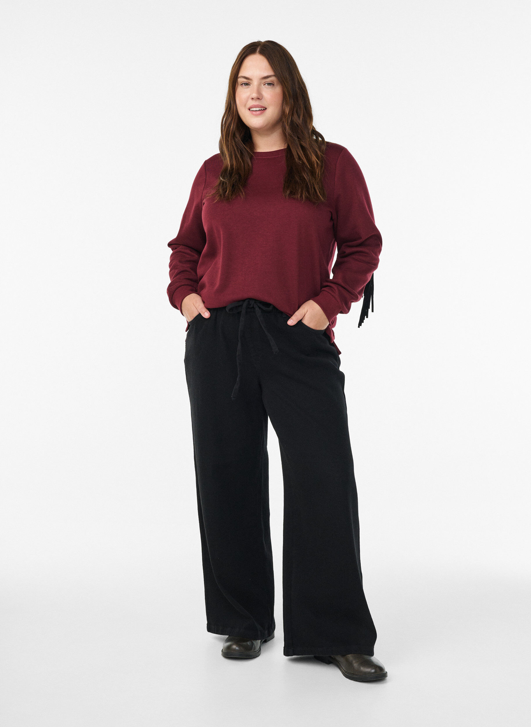 Zizzi Sweatshirt mit Fransen, Dunkles Bordeaux, Model image number 1