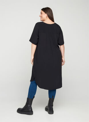Kurzarm Kleid aus Viskose mit Knöpfen, Black, Model image number 0