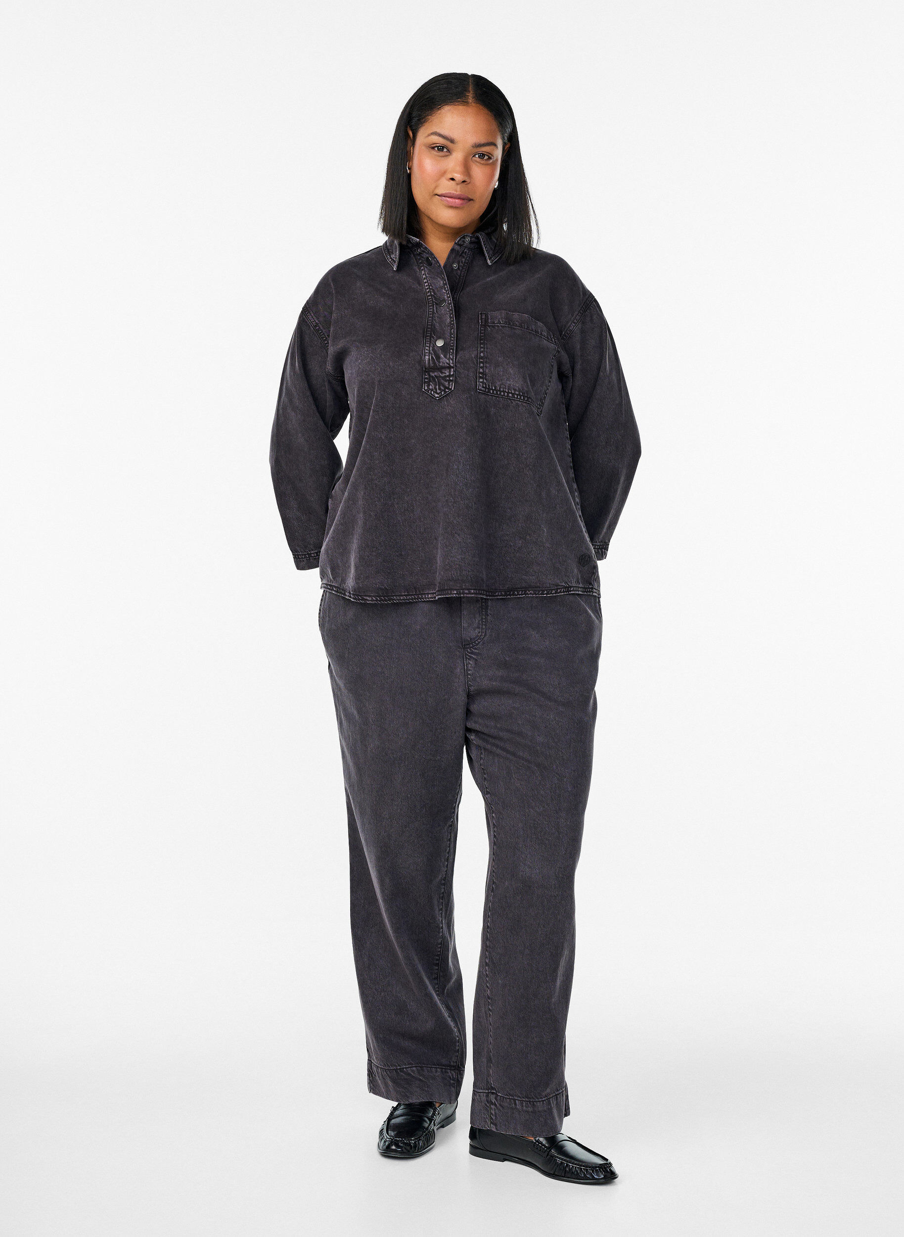 Zizzi Lockeres Denimhemd mit 3/4-&Auml;rmeln, Grau, Model image number 1