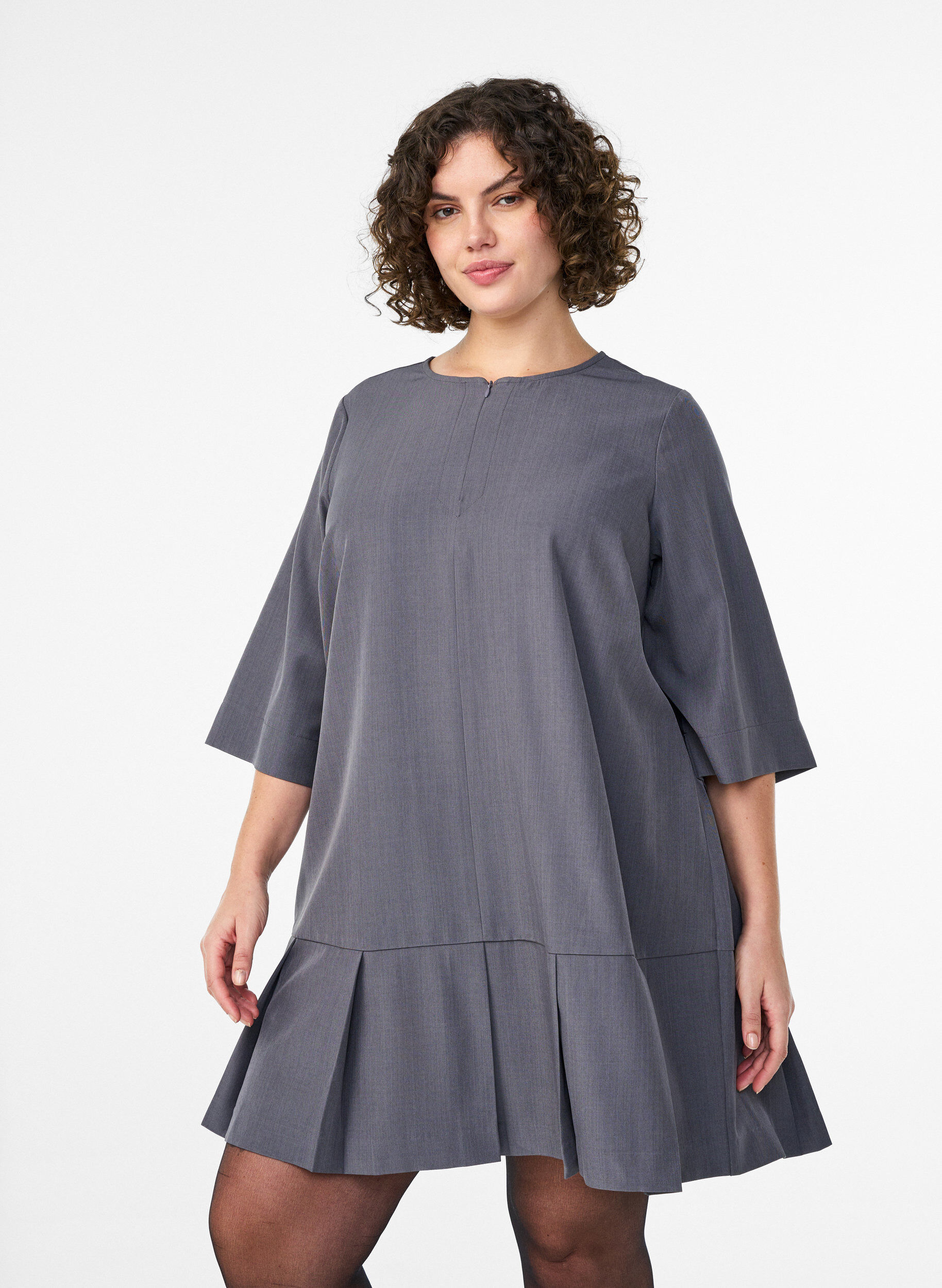 Kurzes A-Linien-Kleid mit Rei&szlig;verschluss und 3/4-&Auml;rmeln, Grau, Model