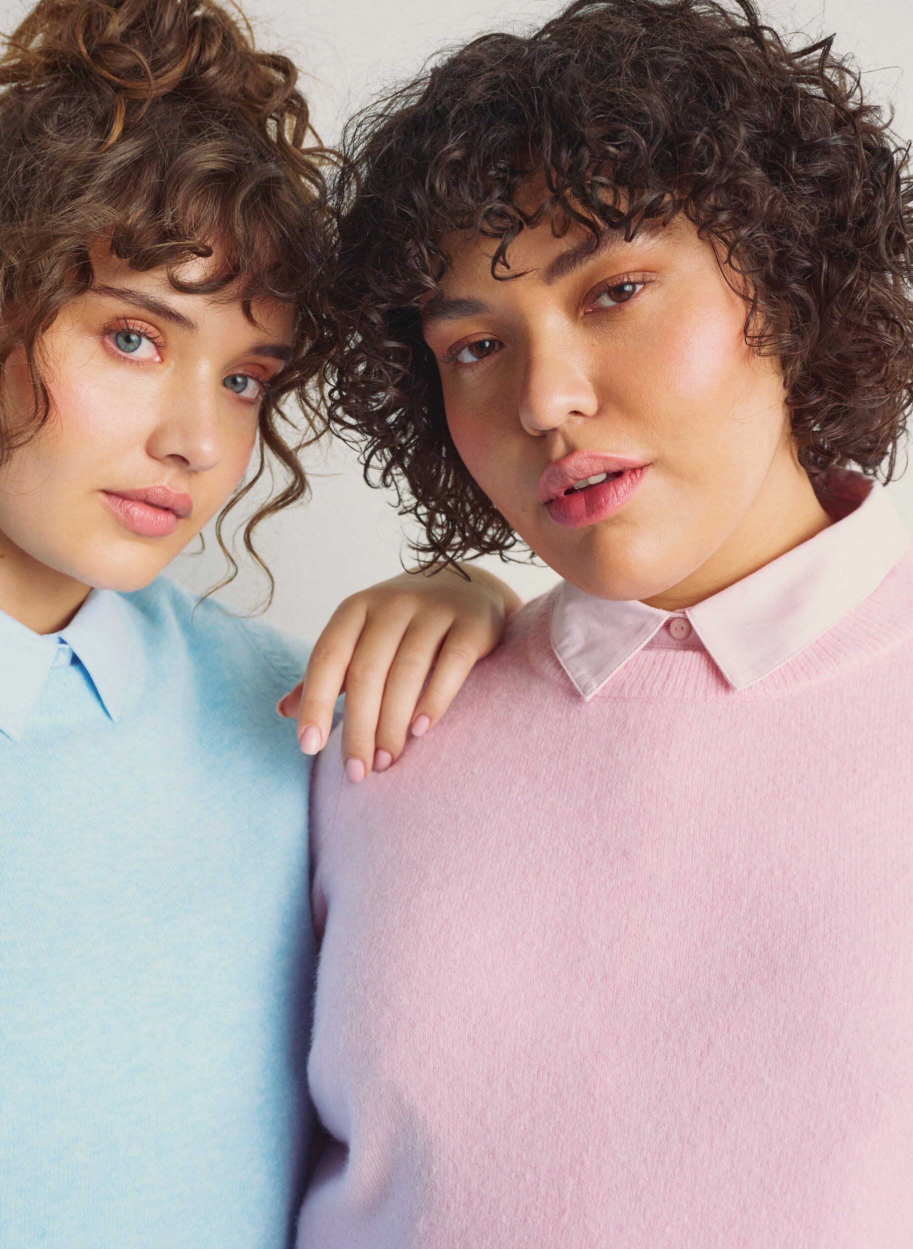 Bluse aus Strick mit kurzen &Auml;rmeln