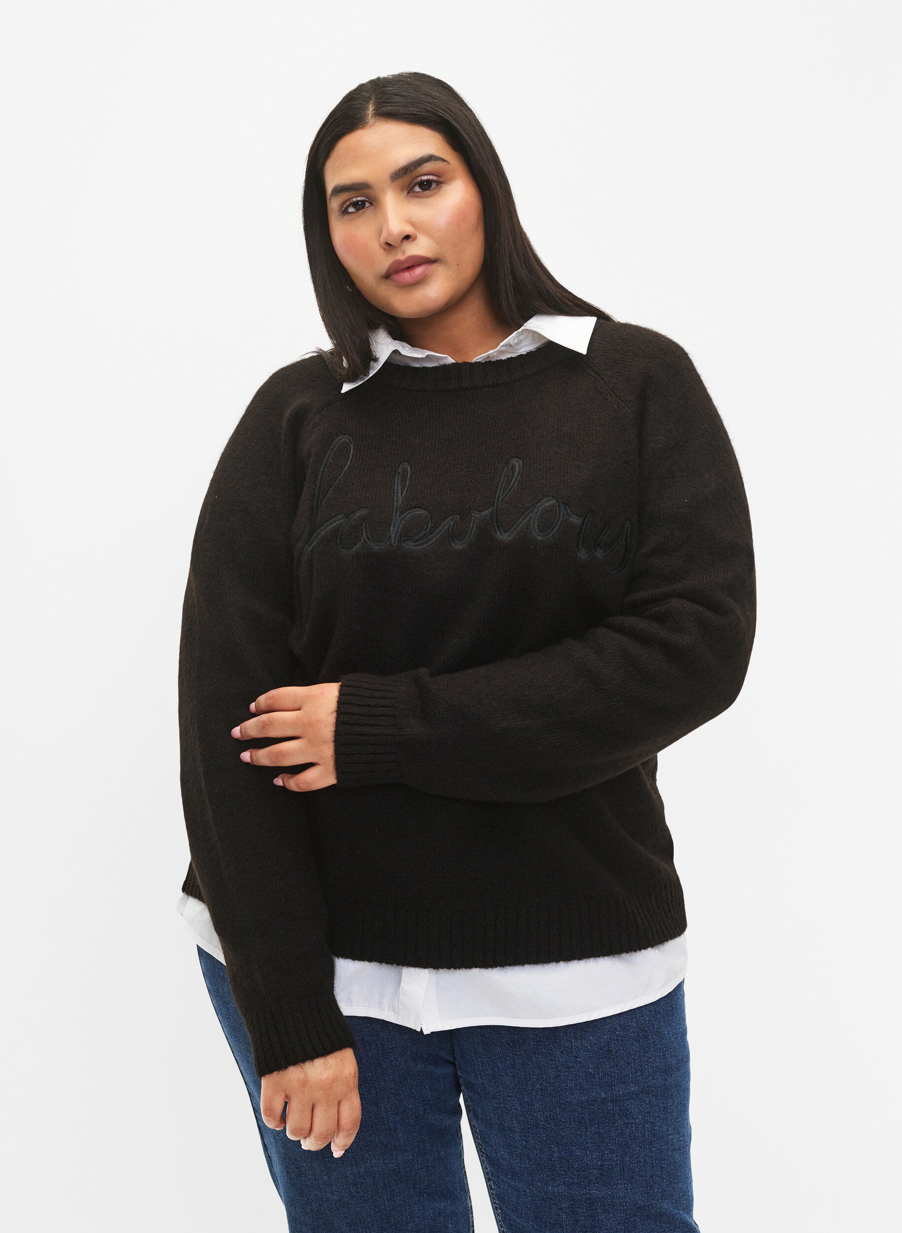 Zizzi Strickpullover mit aufgesticktem Text, Black/Black, Model image number 0