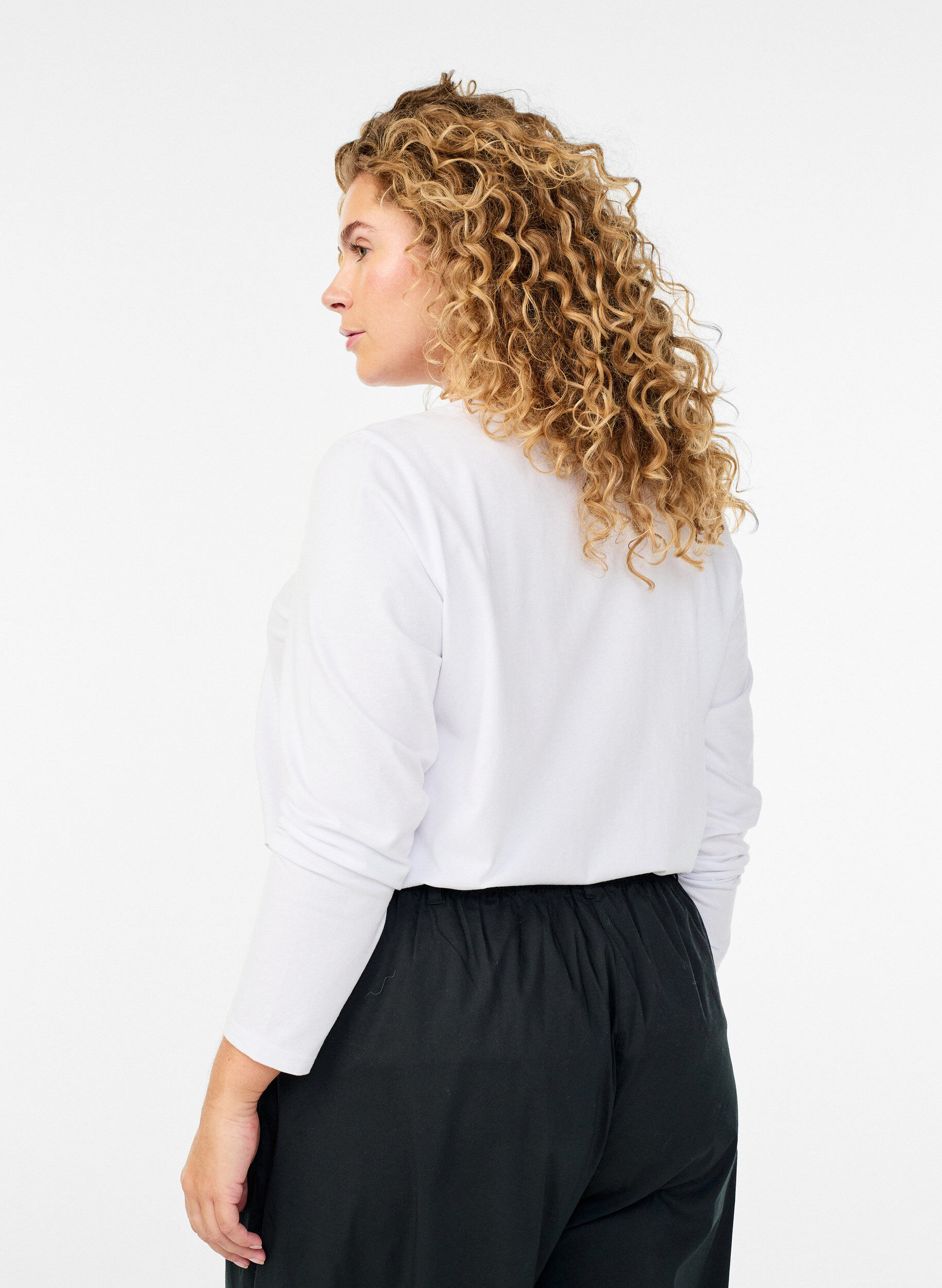 Zizzi Basic Top aus Jersey mit langen &Auml;rmeln, Wei&szlig;, Model image number 2