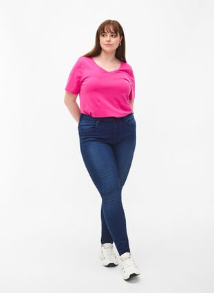Einfarbiges basic T-Shirt aus Baumwolle, Raspberry Rose, Model image number 2