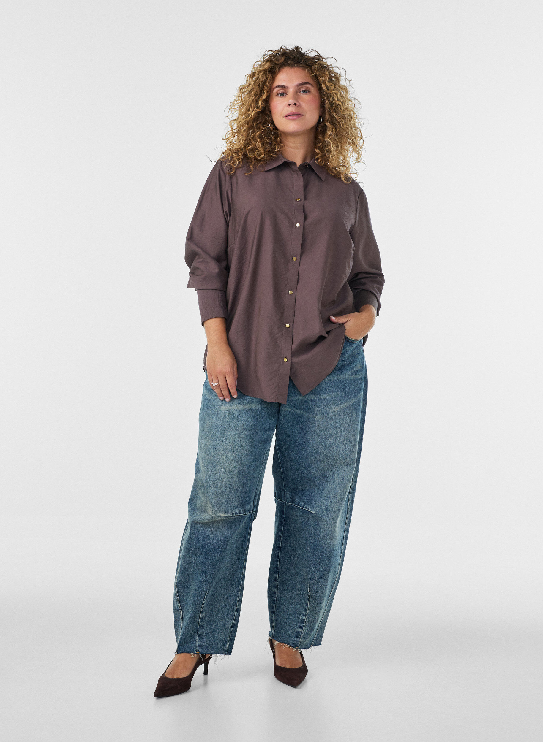 ZizziBluse aus Viskose mit goldenen Kn&ouml;pfen, Braun, Model image number 1