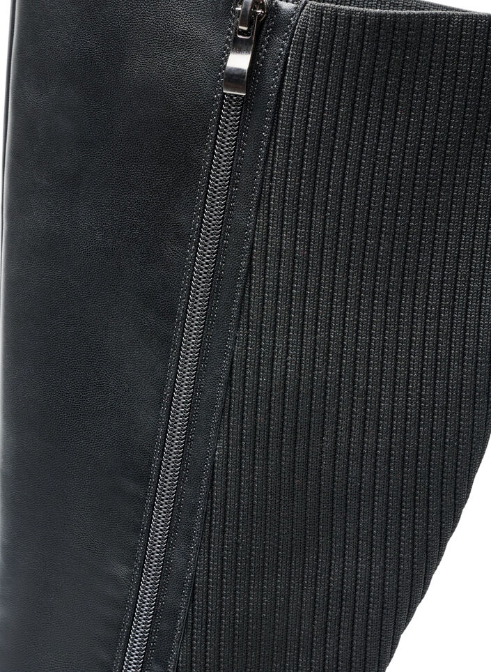 Hoher Stiefel mit Rei&szlig;verschluss und elastischen Eins&auml;tzen, Schwarz, Packshot image number 4