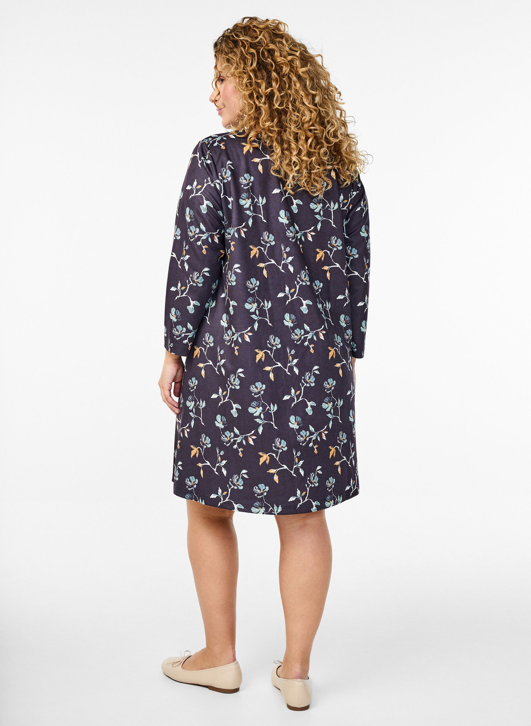Zizzi Kurzes A-Linien-Kleid mit 7/8-&Auml;rmeln, Schwarz, Model image number 2