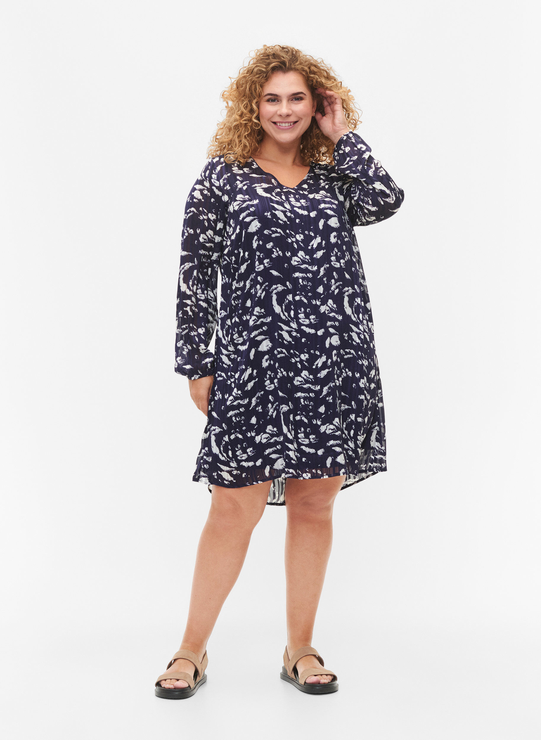 Zizzi Lang&auml;rmliges Kleid mit V-Ausschnitt und Druck, Blue Leaf AOP, Model image number 2
