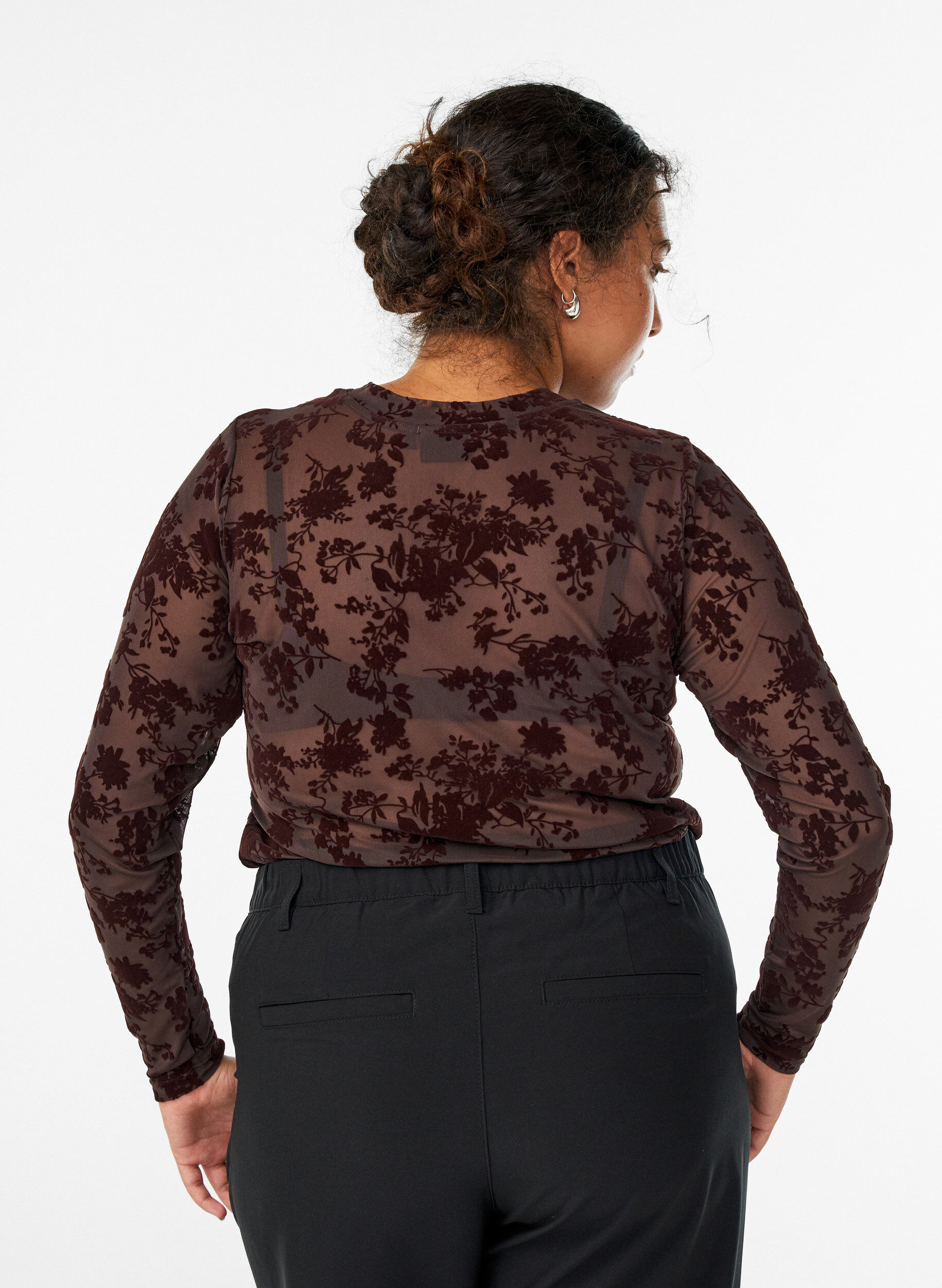 Zizzi Meshbluse mit Blumenmuster, Braun, Model image number 2