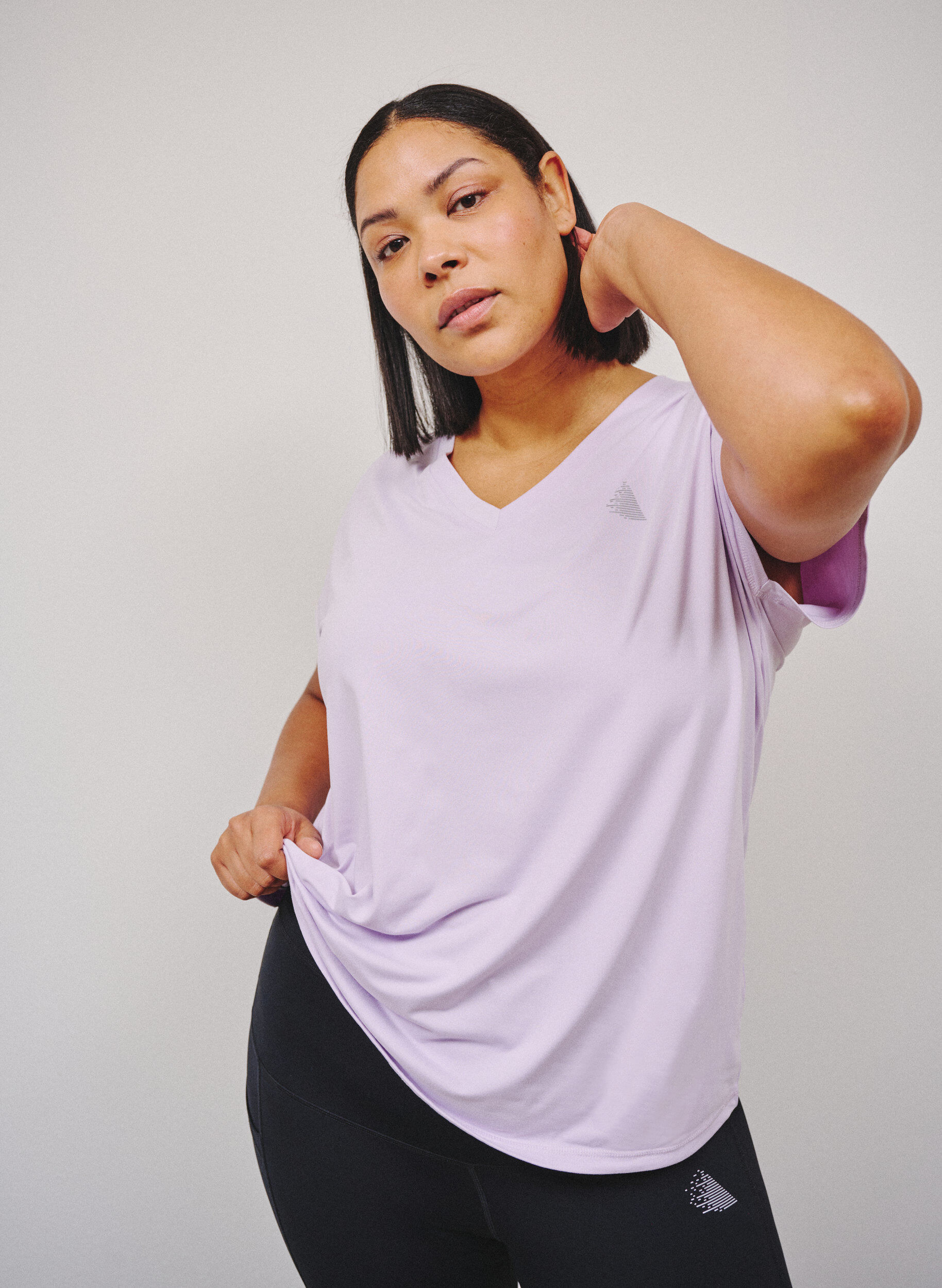 Zizzi Lockeres Trainings-T-Shirt mit V-Ausschnitt, lila, Image image number 0