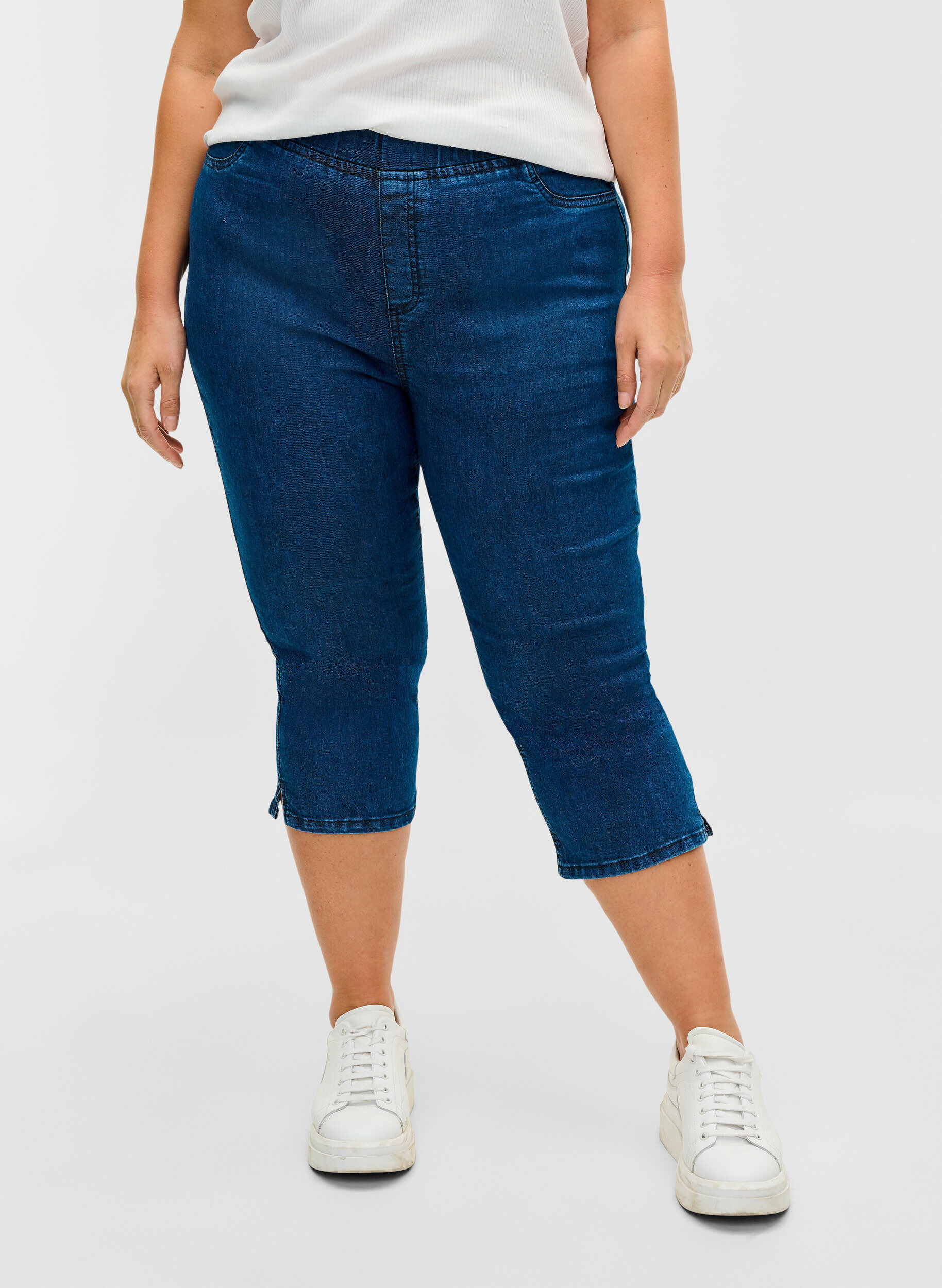 Zizzi Caprihose in Baumwollmischung, Dark blue denim, Model image number 1