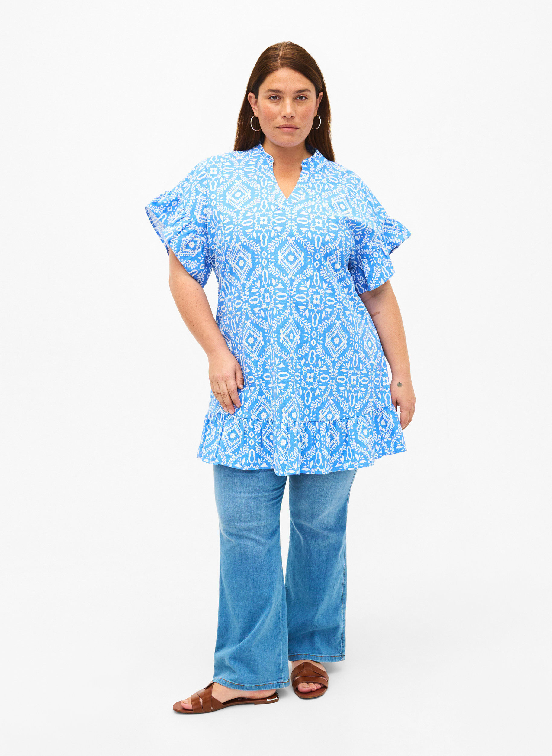 Zizzi Gebl&uuml;mte Tunika aus Baumwolle, Marina Flower AOP, Model image number 2