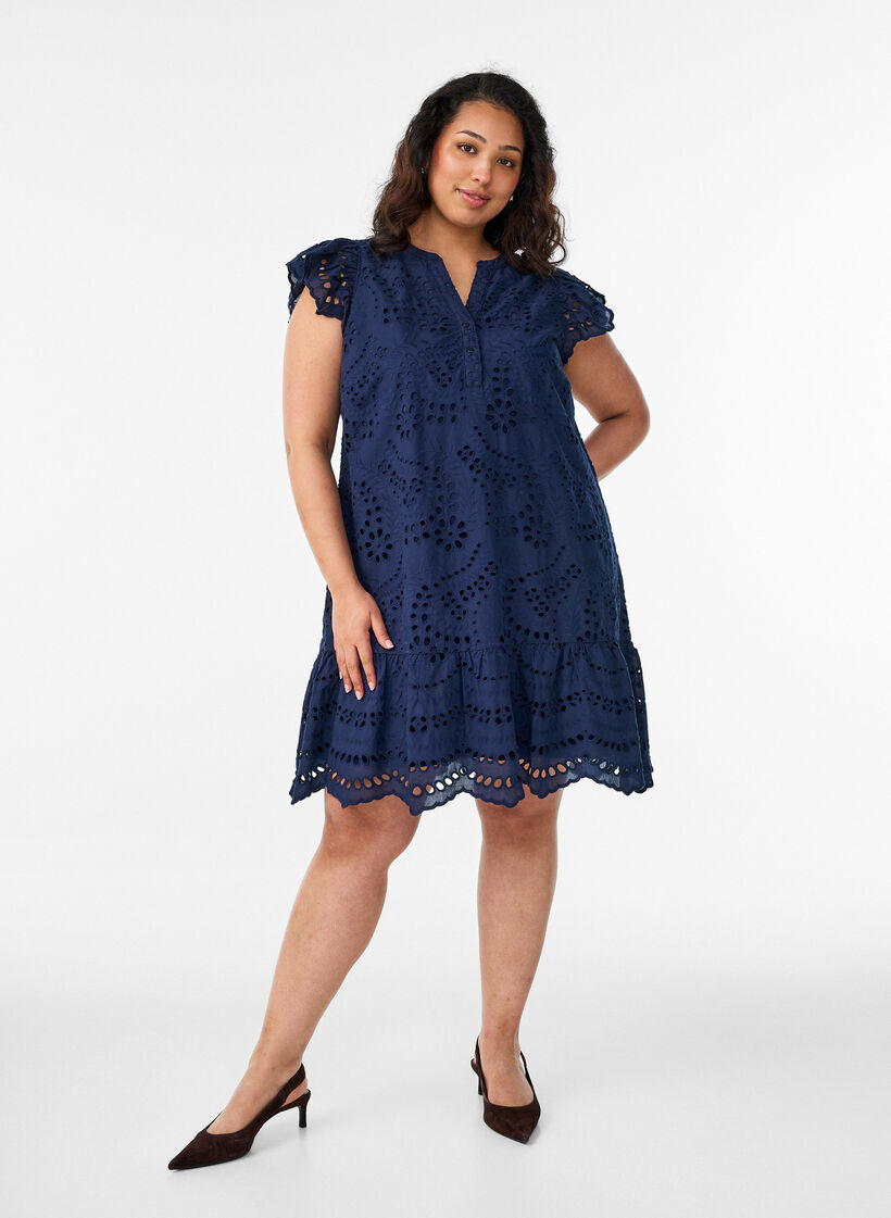 Kleid aus Broderie Anglaise mit R&uuml;schen&auml;rmeln, Blau, Model image number 1