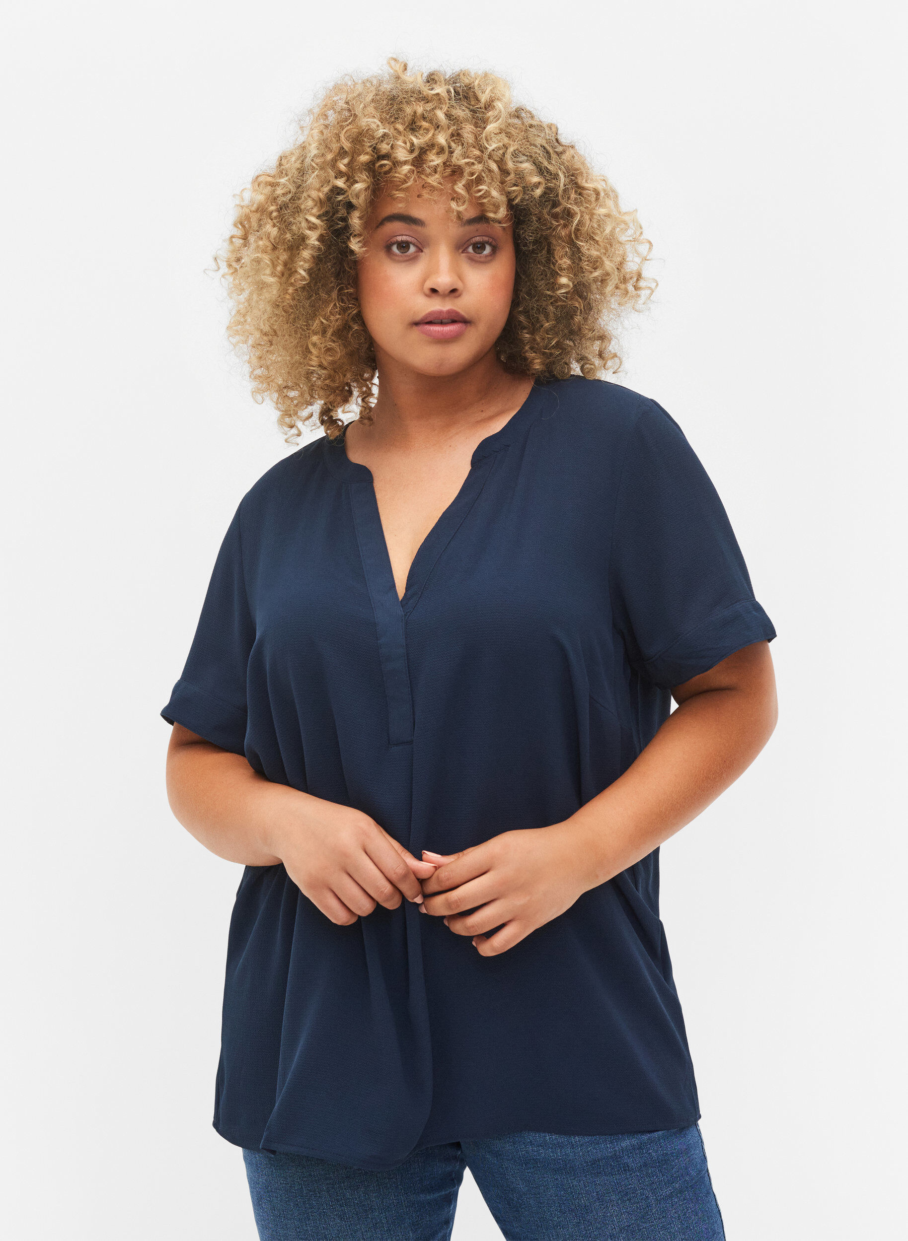 Zizzi Kurz&auml;rmelige Bluse mit V-Ausschnitt, Blau, Model image number 0