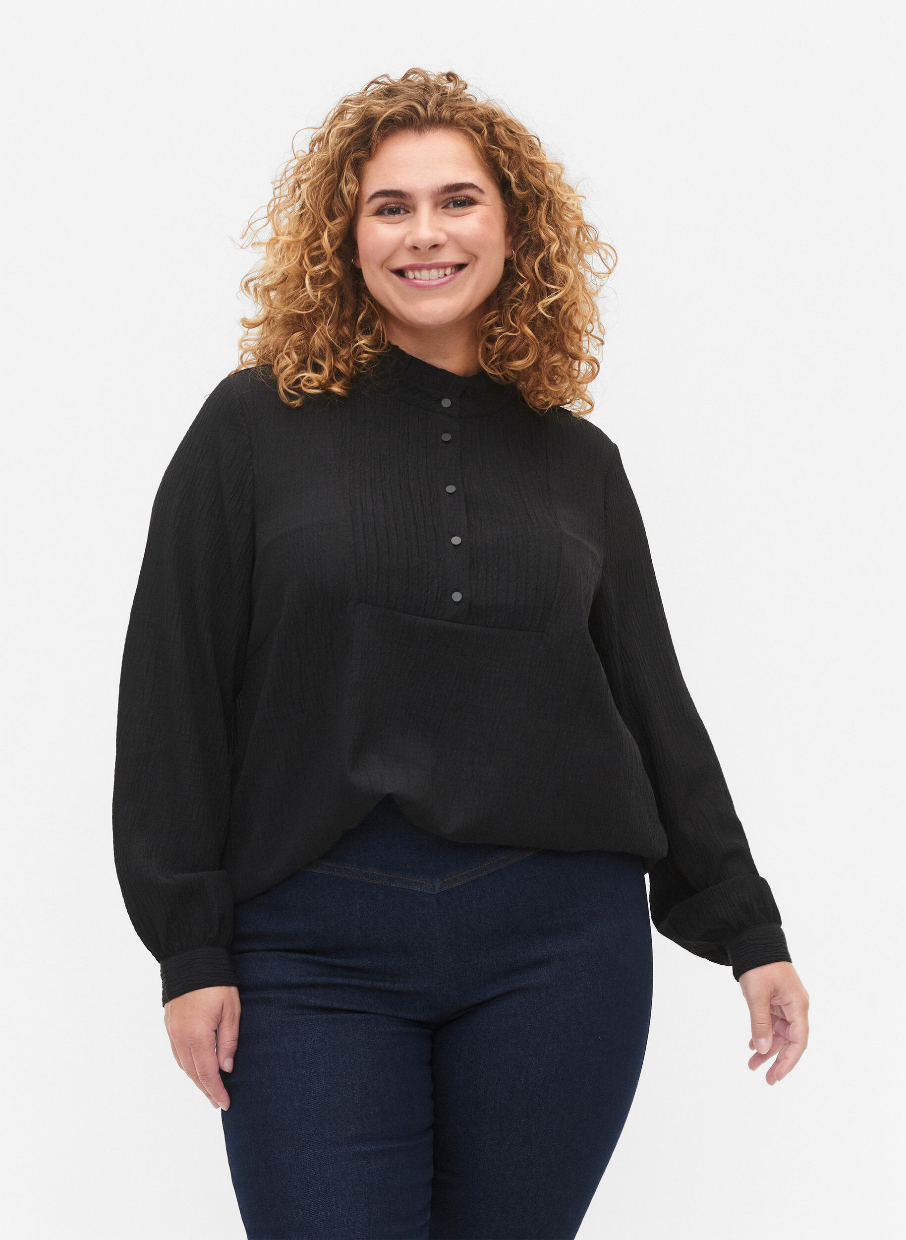 Zizzi Lang&auml;rmlige Bluse mit R&uuml;schenkragen, Black, Model image number 0