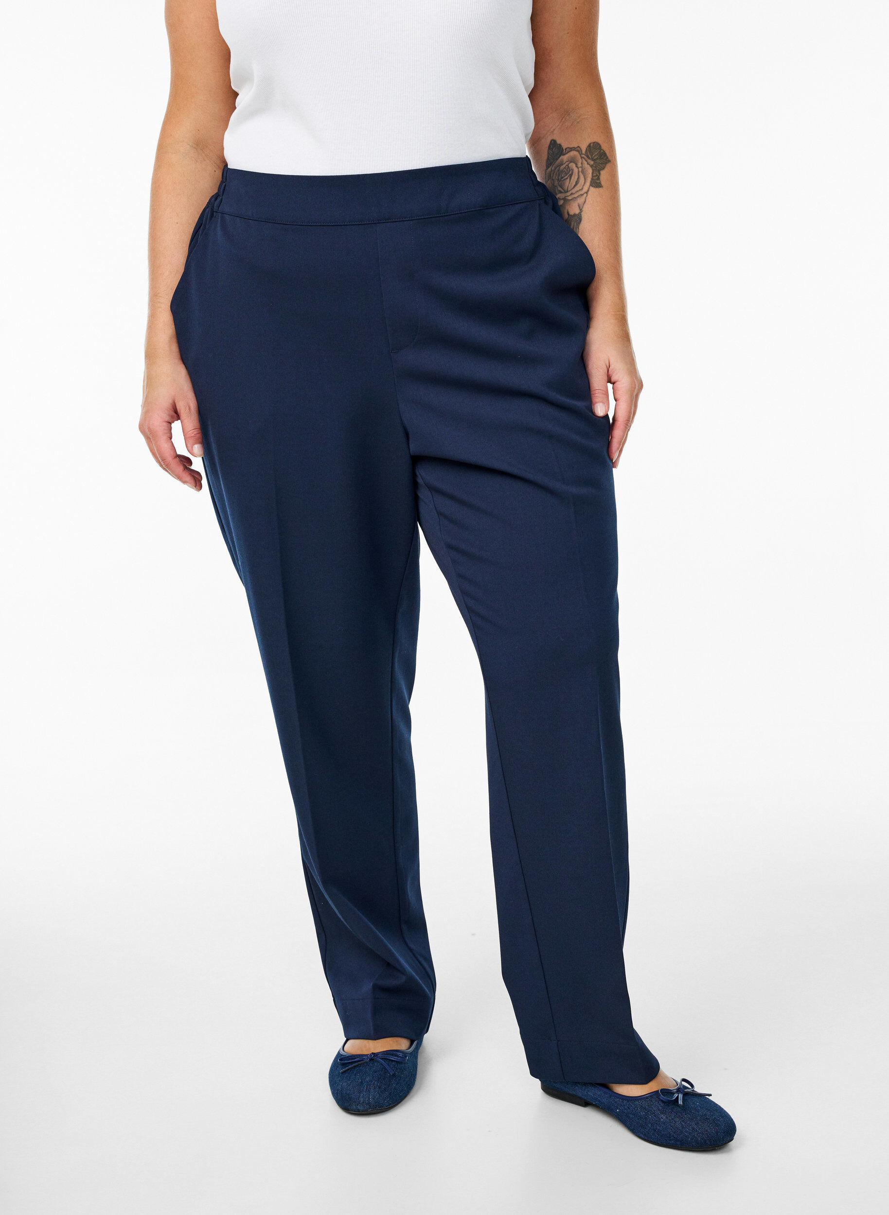 Zizzi Hose mit weiter Passform und hoher Taille, Blau, Model image number 2