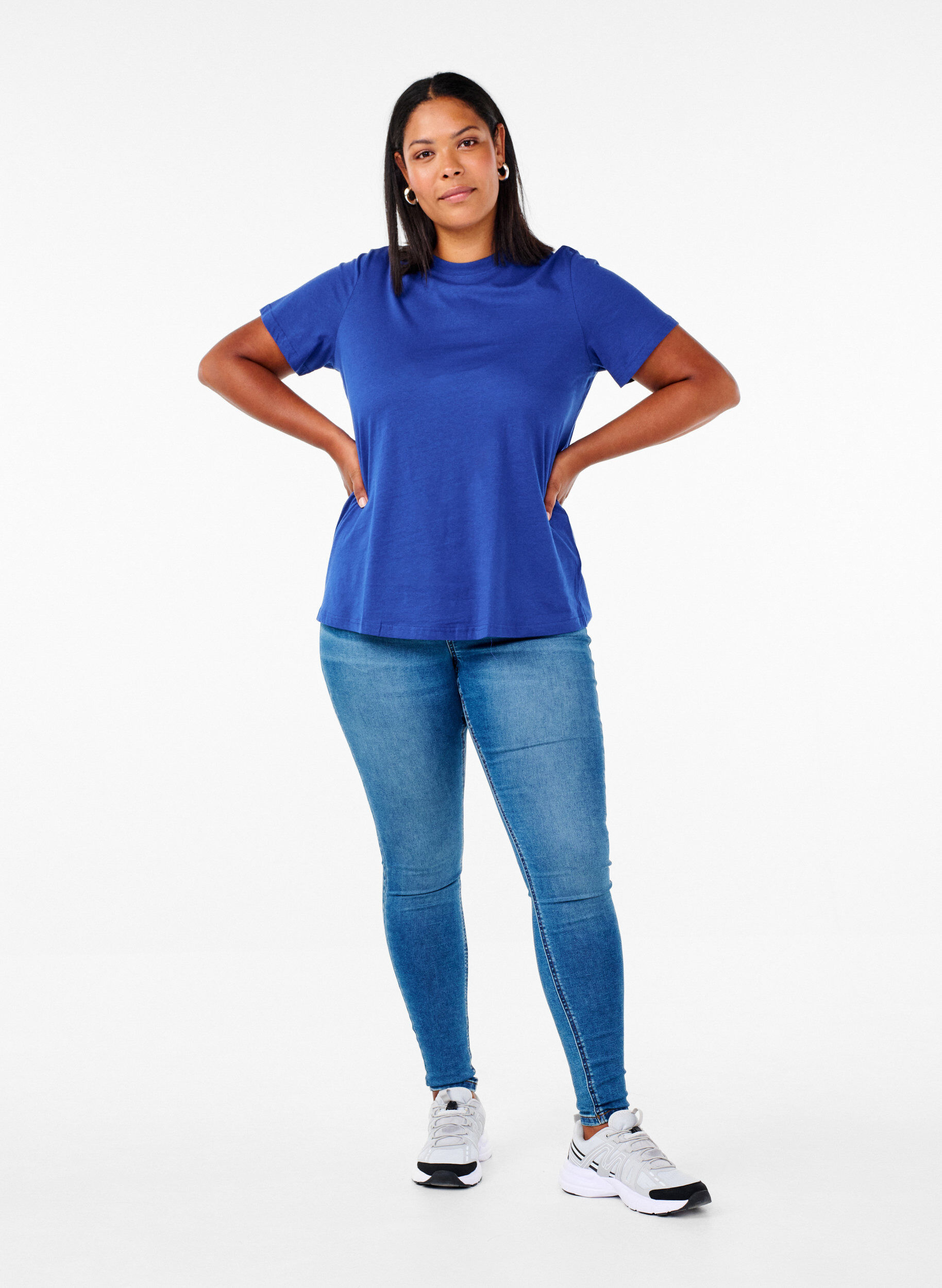 ZizziBasic T-Shirt aus Baumwolle mit Rundhalsausschnitt, Blau, Model image number 1