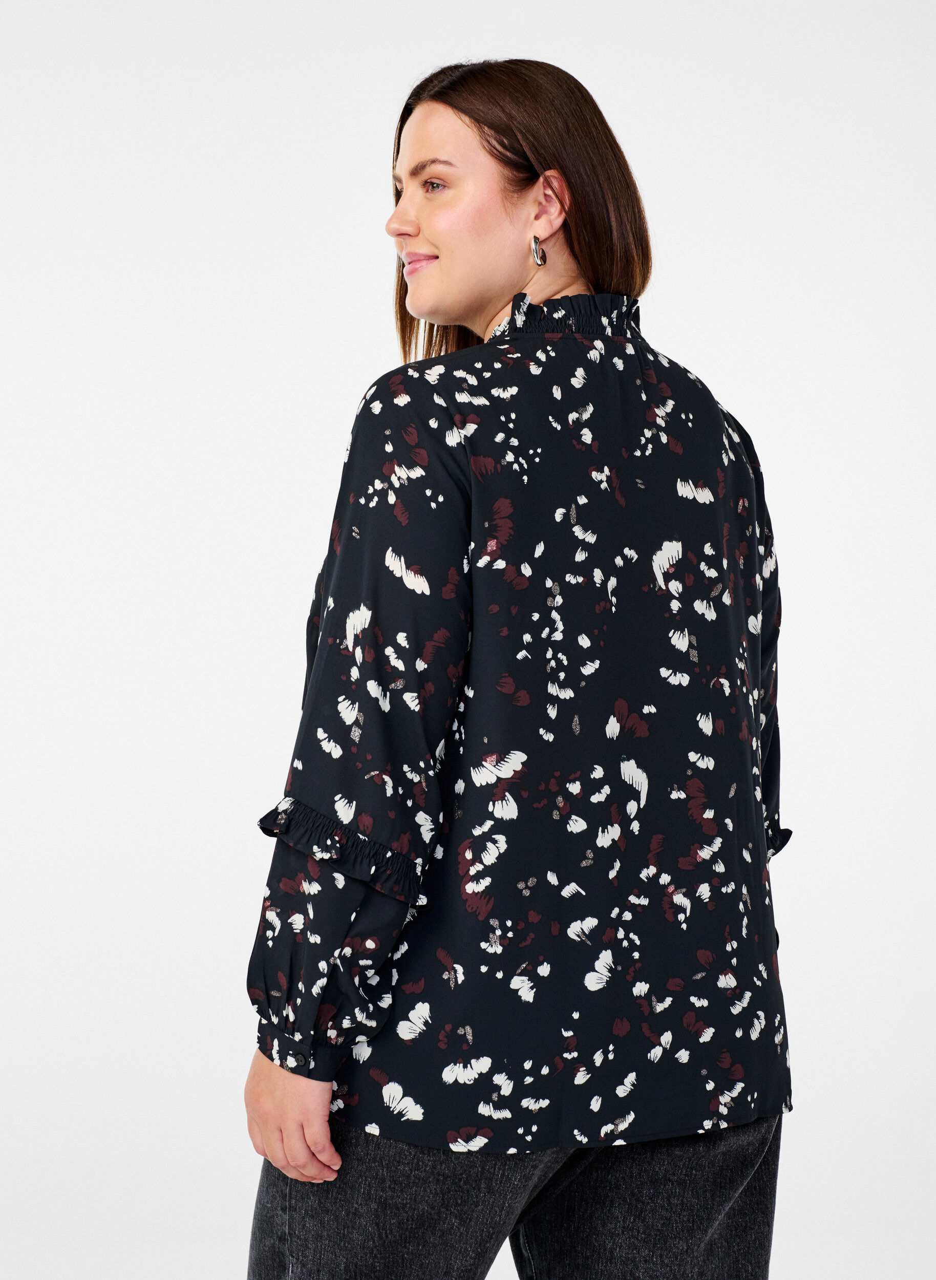 Zizzi Bluse mit Print und R&uuml;schendetails, Schwarz, Model image number 2