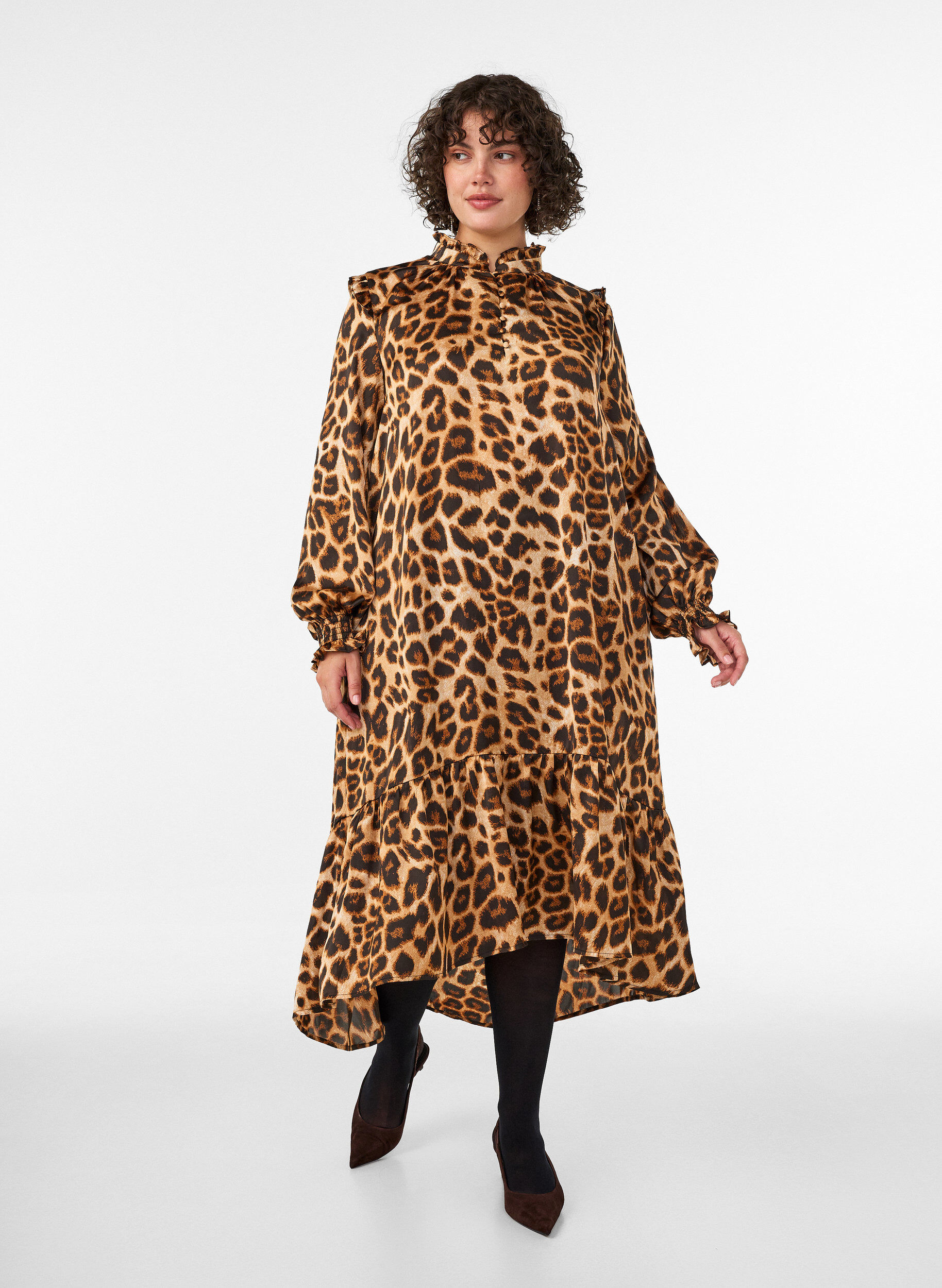 Kleid mit Leopardenmuster und R&uuml;schendetails, Braun, Model
