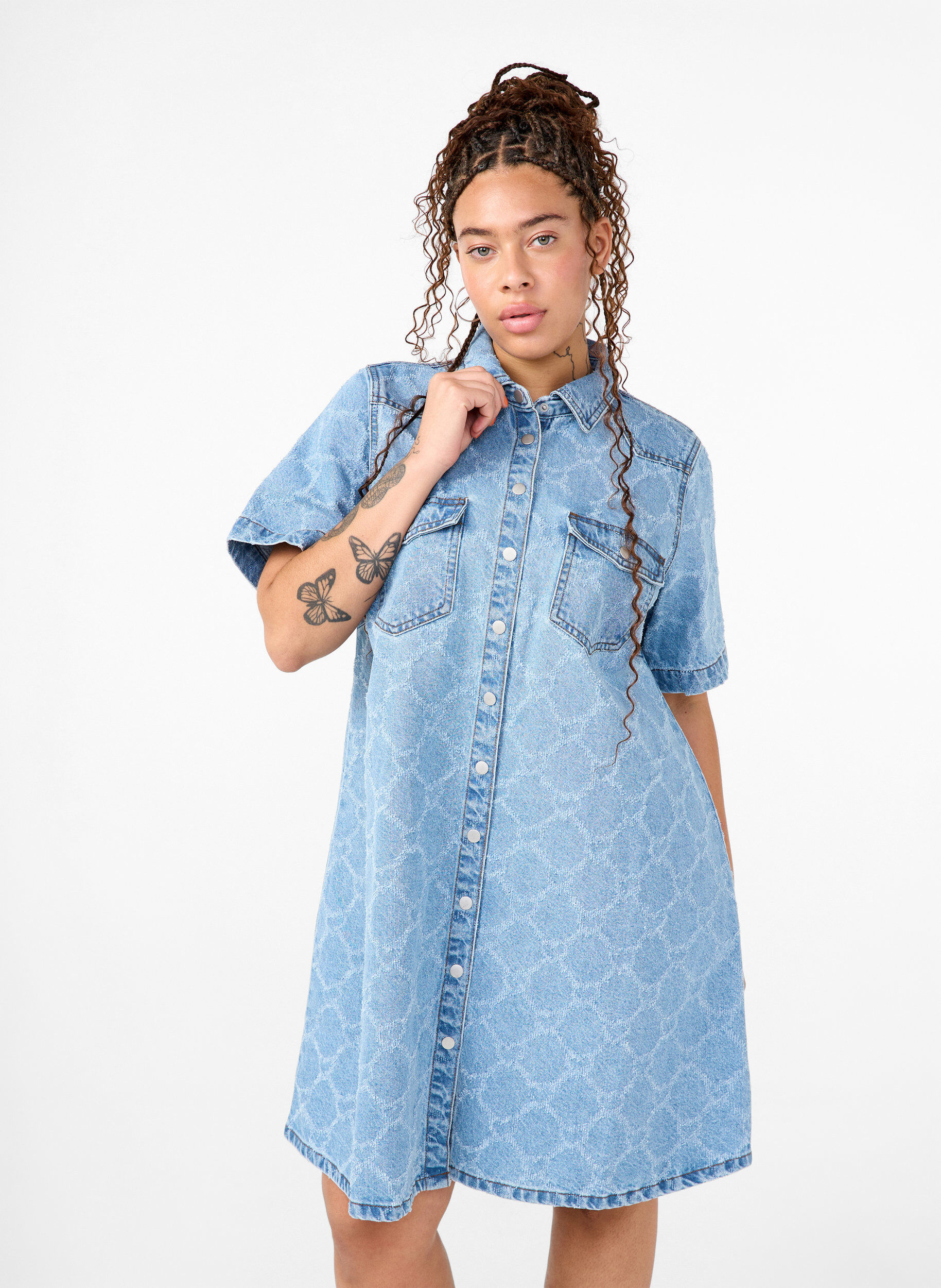 Zizzi Denim-Kleid mit Destroyed-Muster und kurzen &Auml;rmeln, Blue Denim, Model image number 0