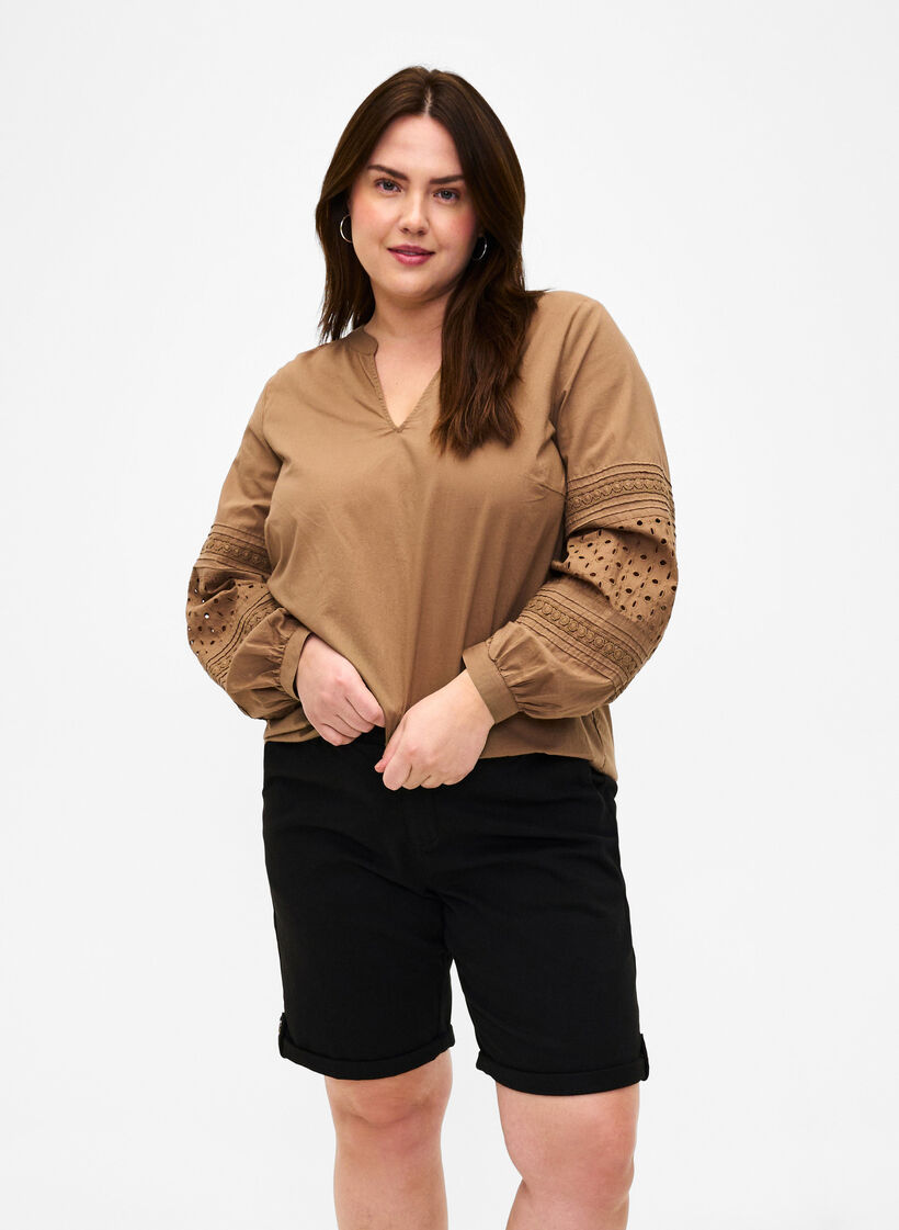 Kurze Hosen im Chino-Stil mit Taschen, Black, Model image number 0