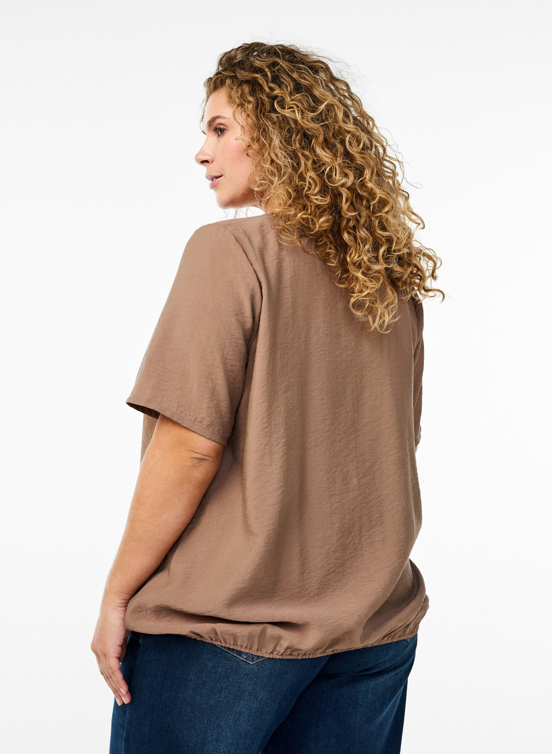 Zizzi Bluse mit kurzen &Auml;rmeln und elastischem Saum, Braun, Model image number 2