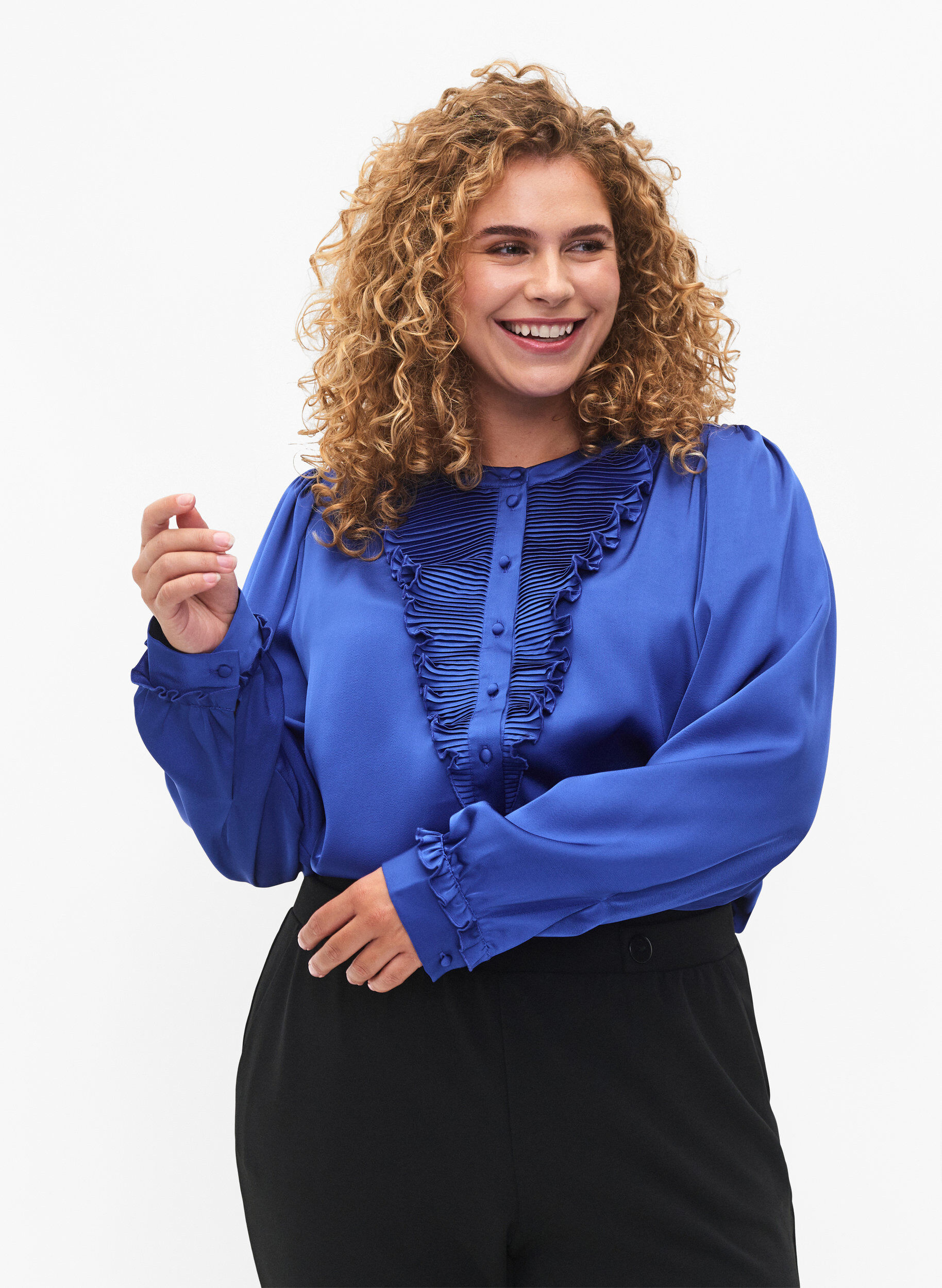 Zizzi  Hemdbluse aus Satin mit R&uuml;schen, Deep Ultramarine, Model image number 2