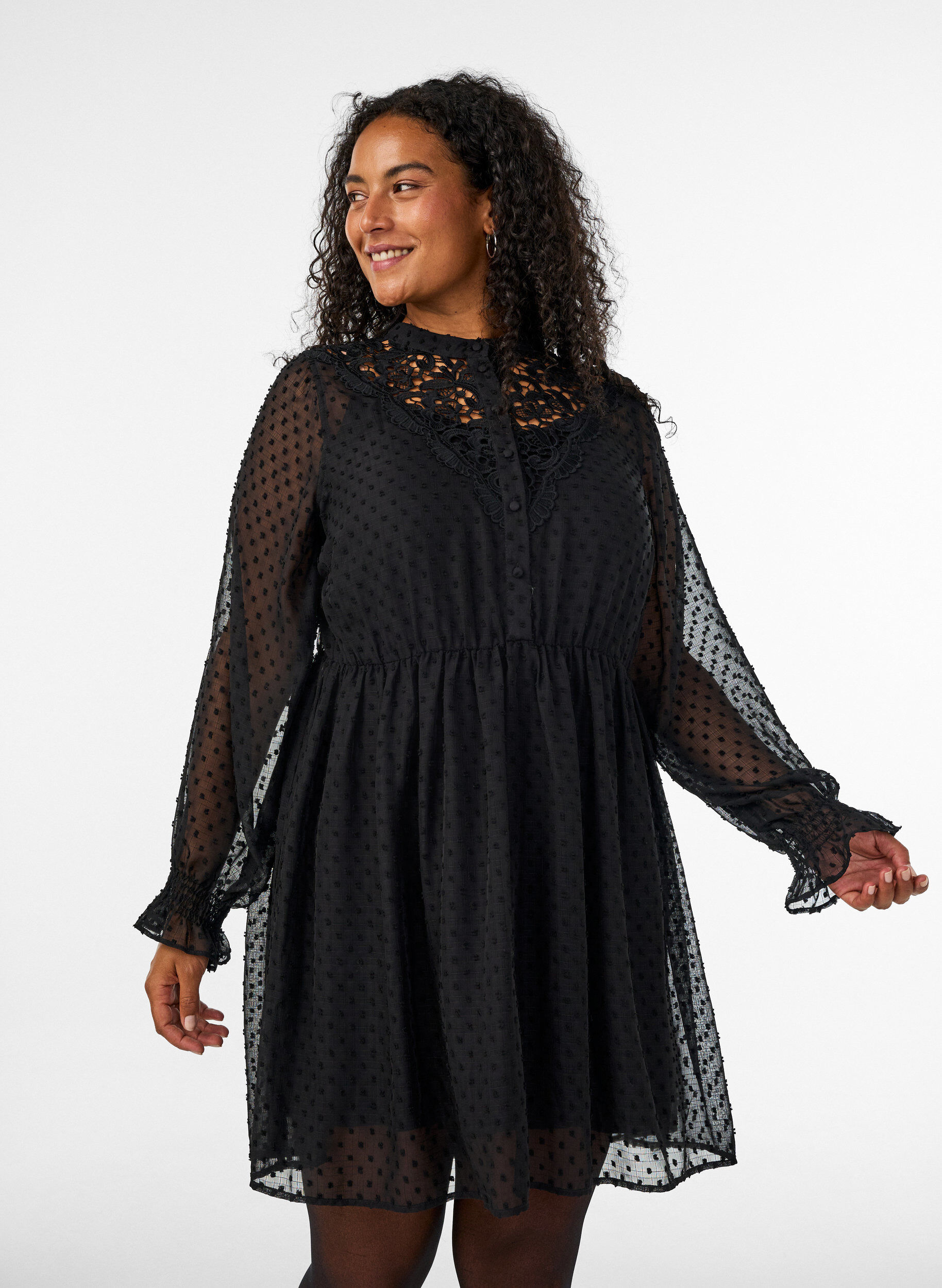 Kleid aus Chiffon mit Guipure-Spitze und Empire-Linie, Schwarz, Model