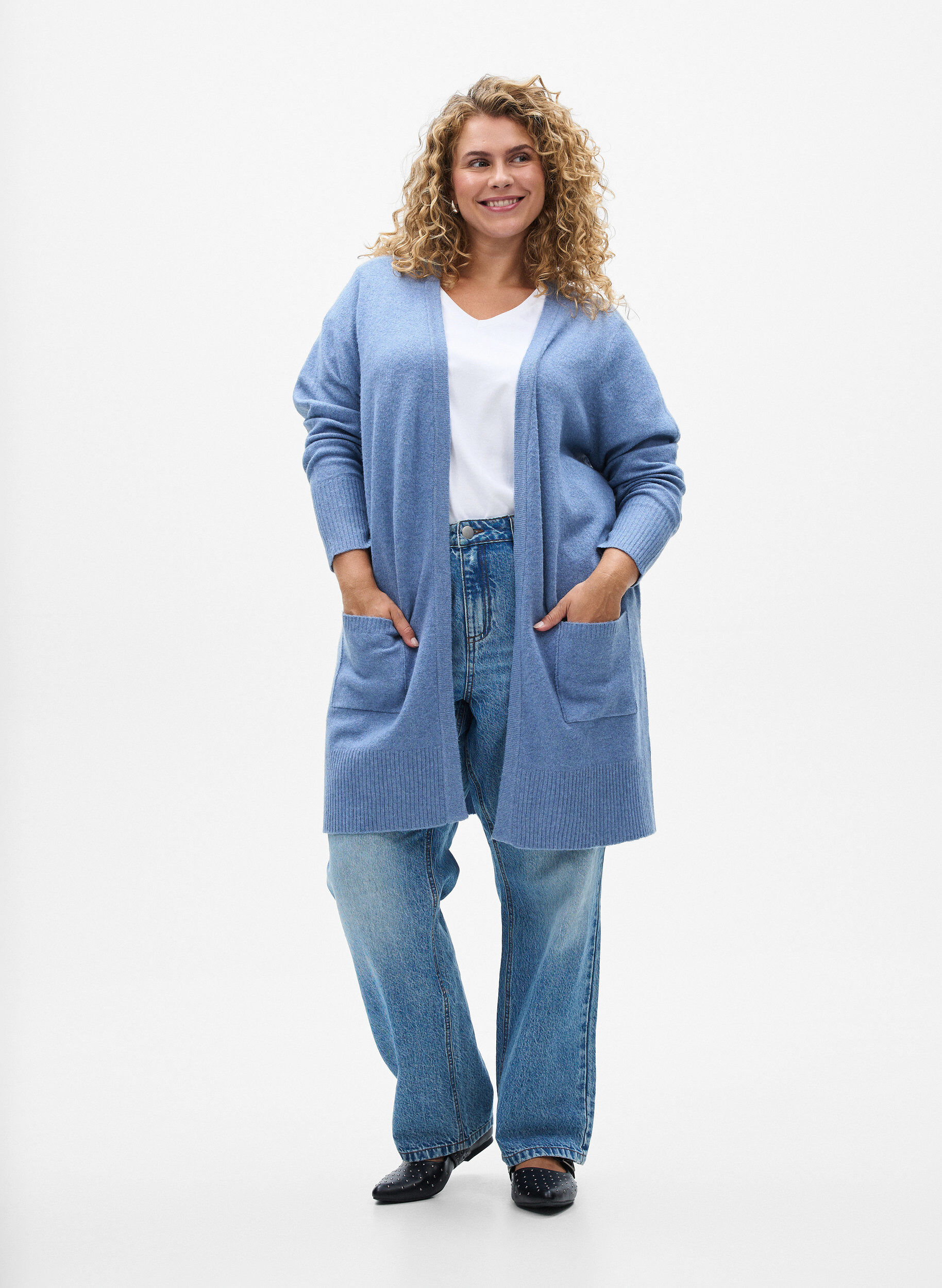 Zizzi Strickjacke mit Rippenstrick und Taschen, Blau, Model image number 1