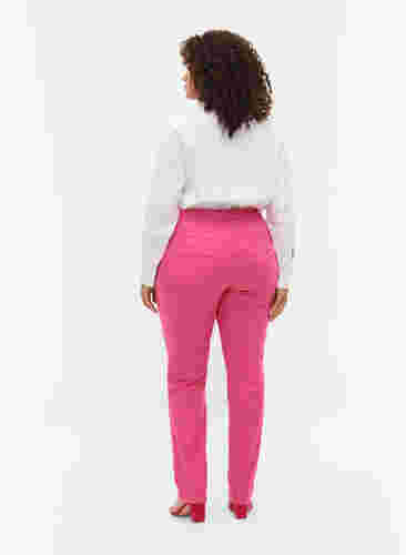 Emily Jeans mit normaler Taillenhöhe und Slim Fit, Shock. Pink, Model image number 1
