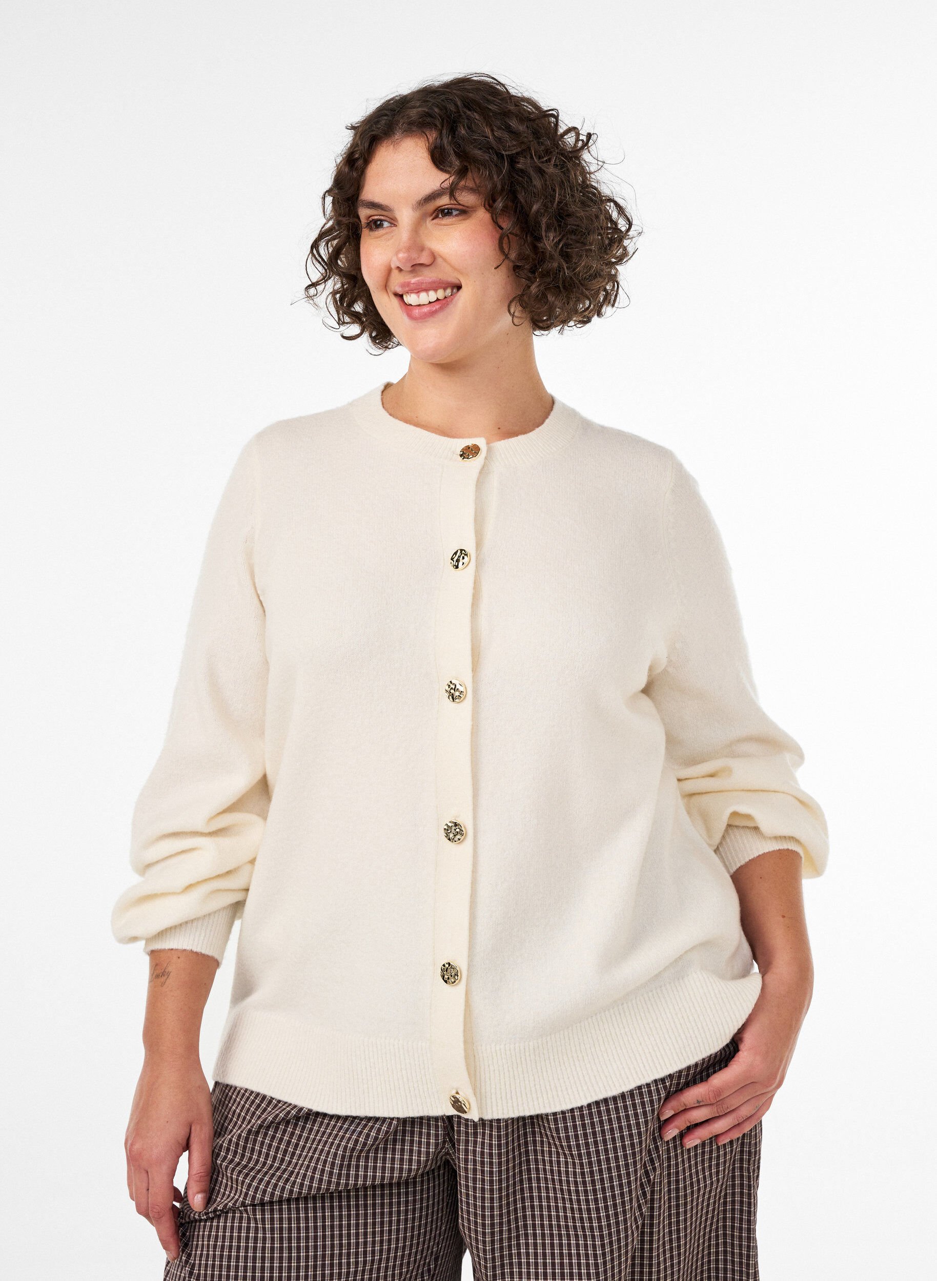ZizziStrickjacke aus weichem Strick mit goldfarbenen Kn&ouml;pfen, Vanille, Model image number 0