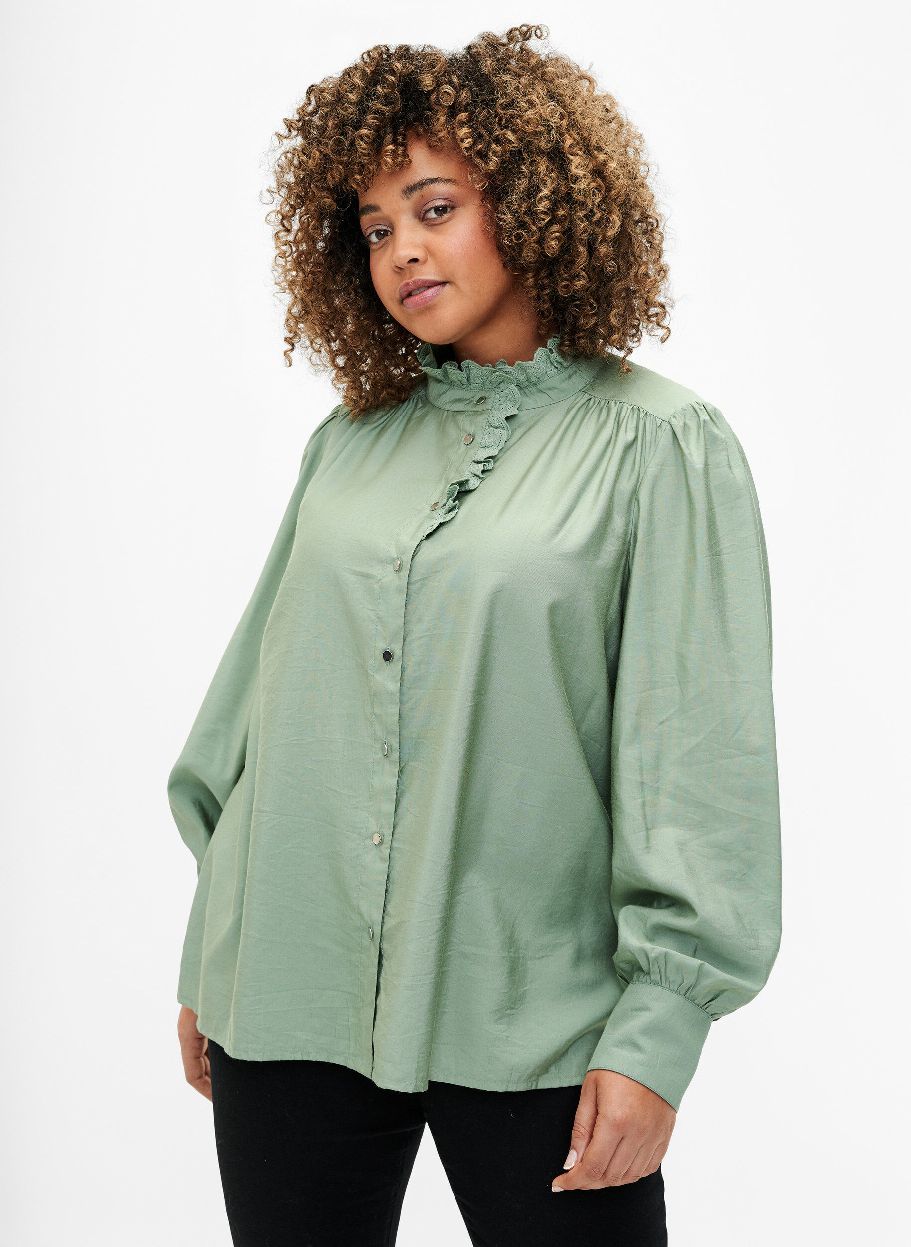 Zizzi Viskose Shirt Bluse mit Ruffles, Green Bay, Model image number 0
