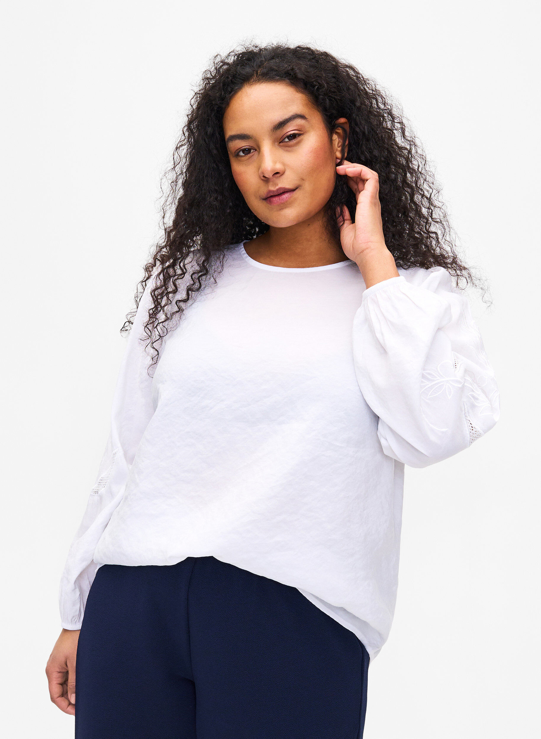 Zizzi Bluse aus TENCEL&trade;-Modal mit gestickten Details, Bright White, Model image number 0