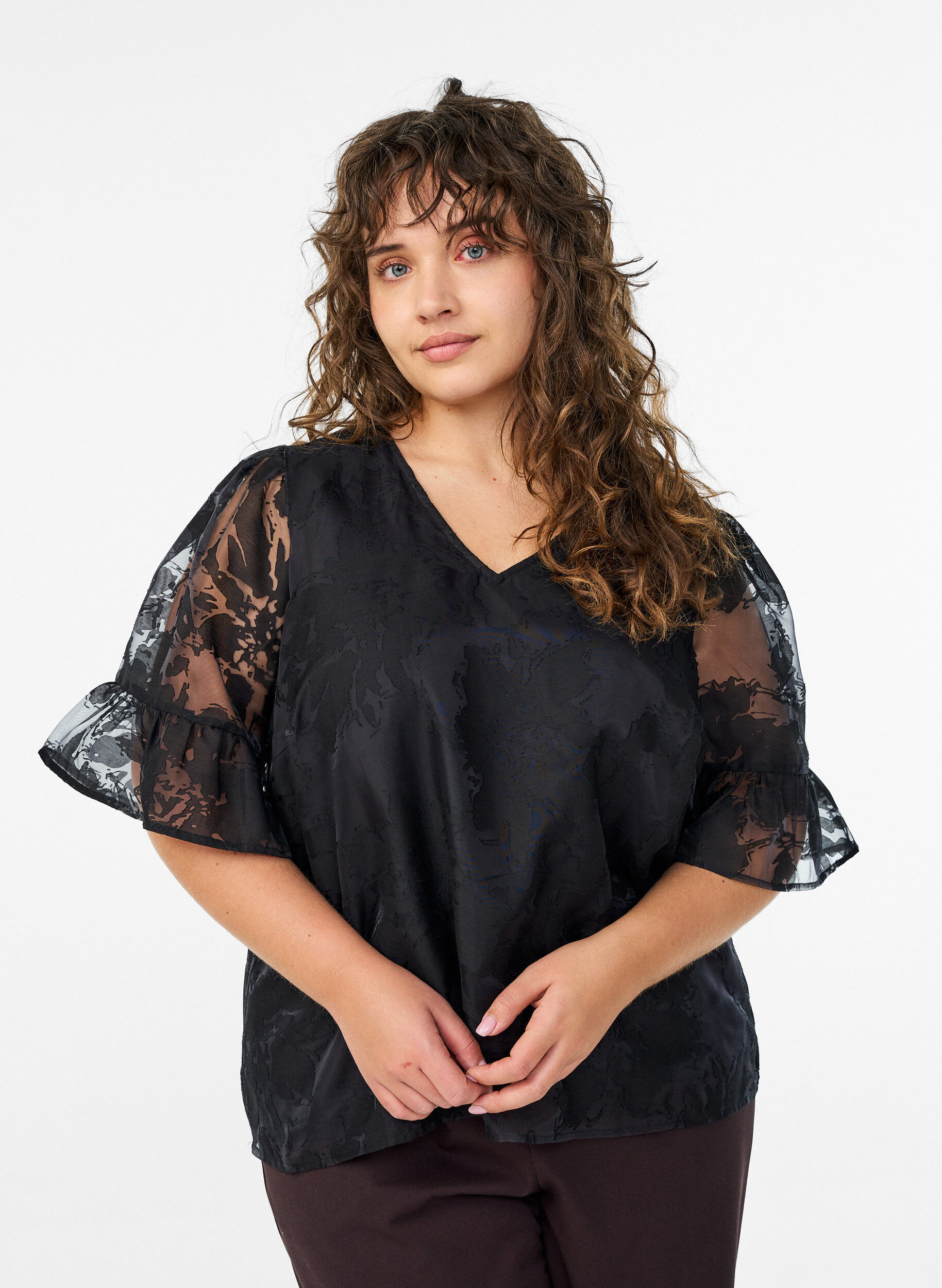Partybluse in Organza-Optik mit Ton-in-Ton-Muster, Schwarz, Model
