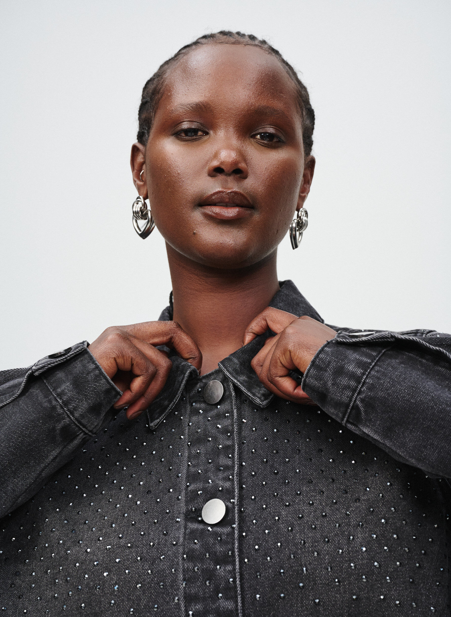 Zizzi Jeansjacke mit Strasssteinen und gro&szlig;en Taschen auf der Vorderseite, Grau, Image image number 0