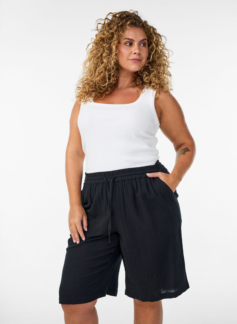 Lockere Shorts aus Baumwollmusselin mit hoher Taille, Schwarz, Model image number 0