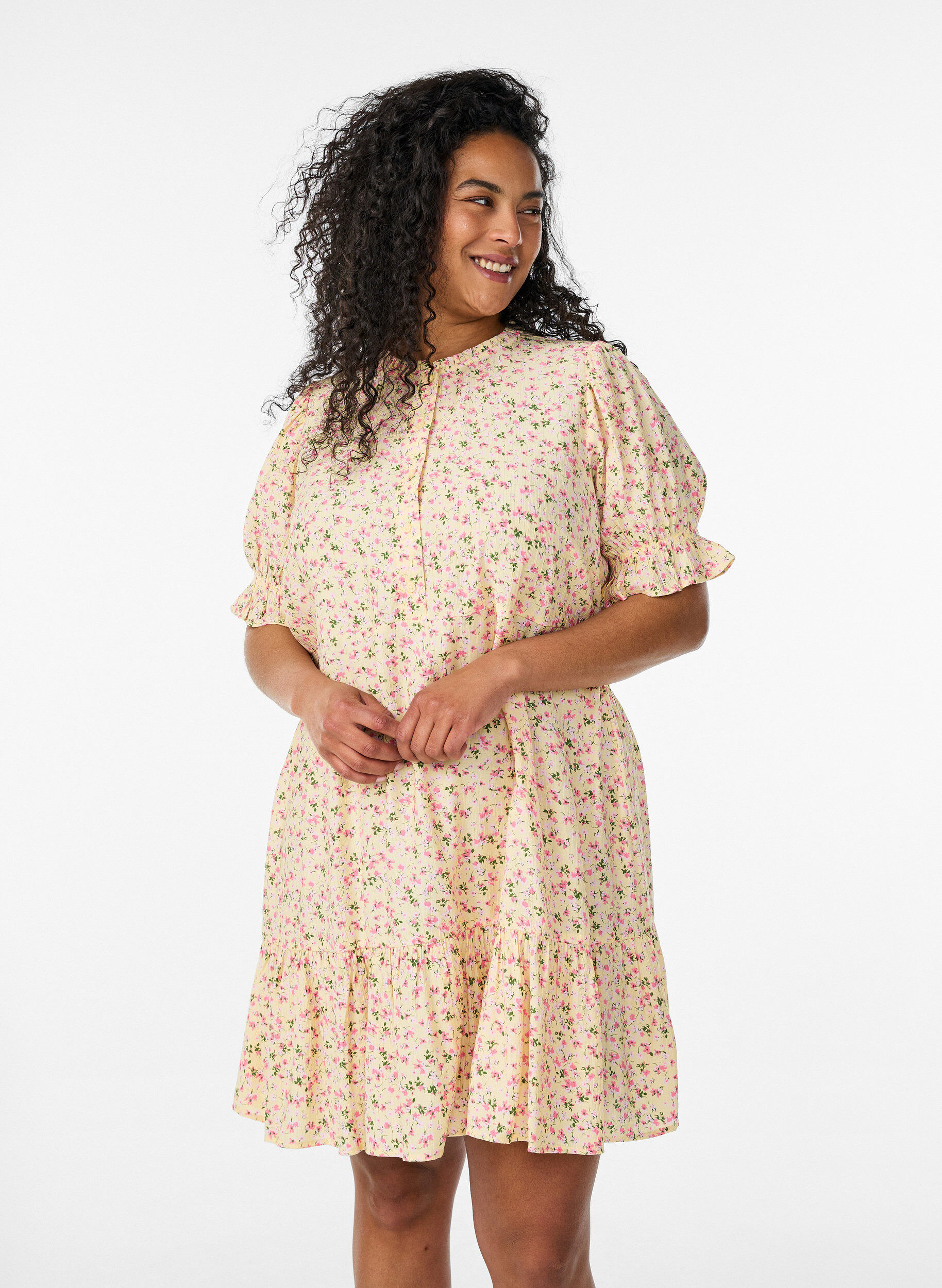 ZizziKurzes Kleid aus Viskose mit R&uuml;schendetails, Gelb, Model image number 0