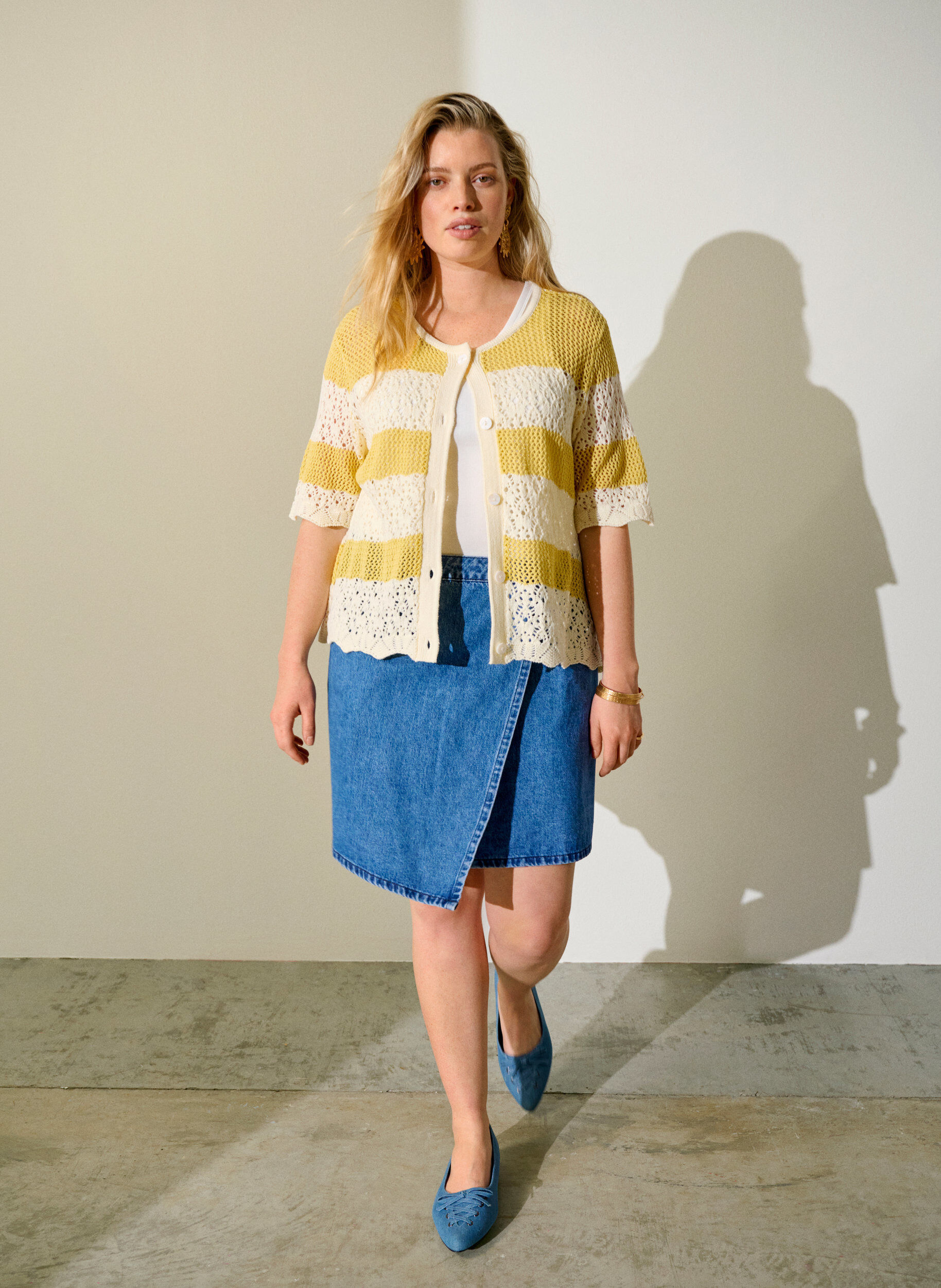 Zizzi Kurzer Rock in A-Linie aus Denim, Blau, Image image number 0